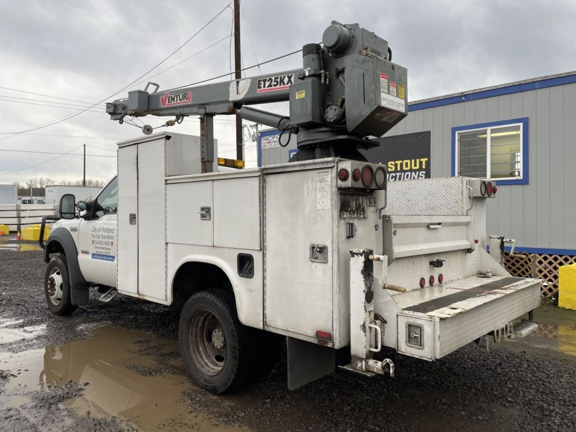 2006 Ford F450 XL SD 4x4 Utility Truck - Image 4 of 32