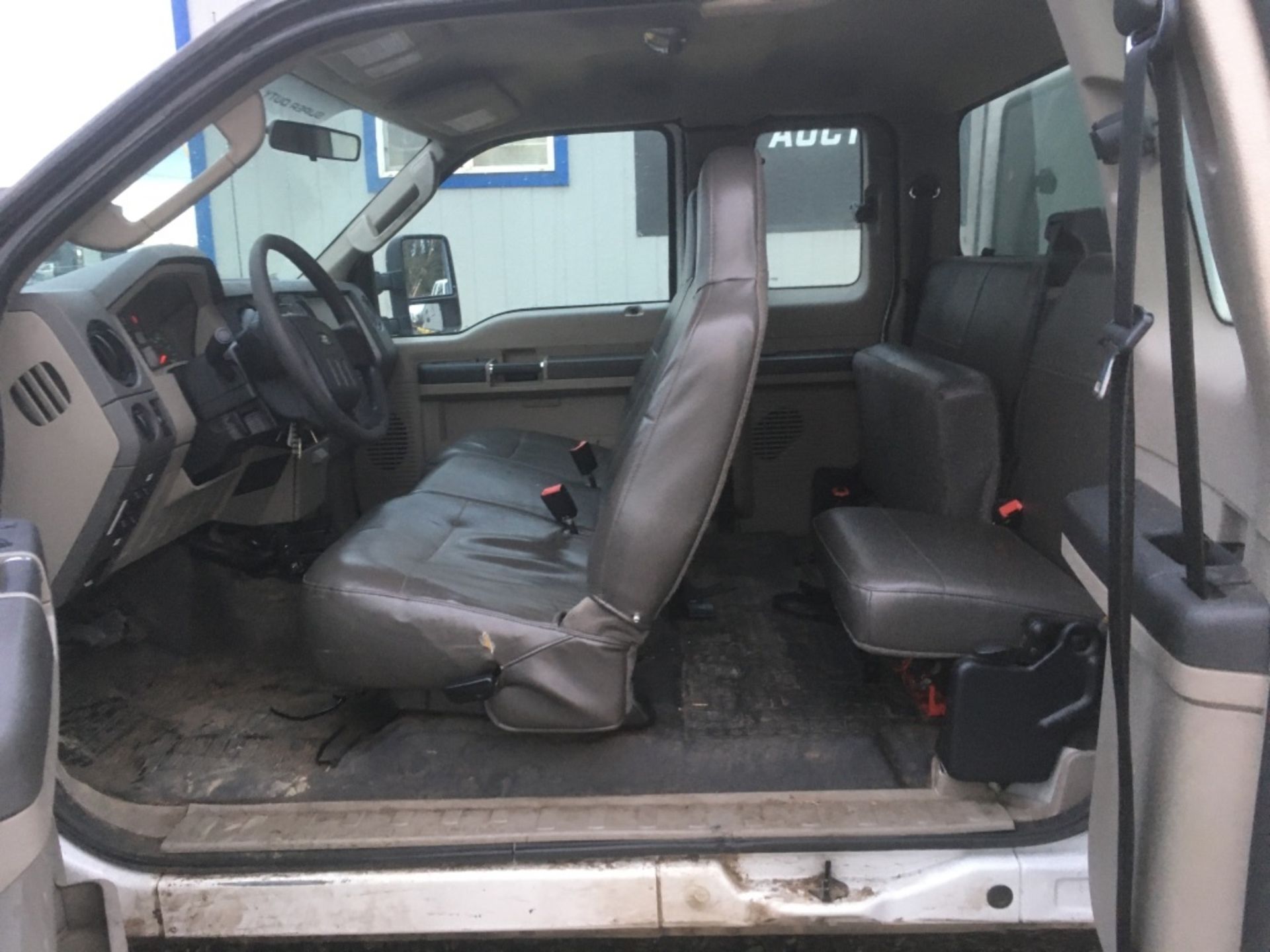2010 Ford F250 XL SD Extra Cab Pickup - Image 12 of 18