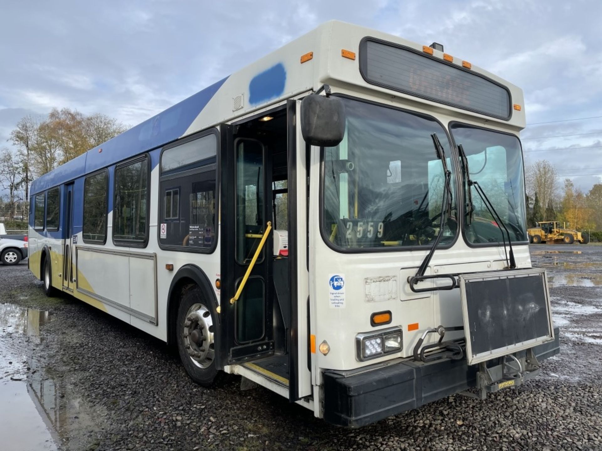 2000 New Flyer D40LF Transit Bus - Image 2 of 24