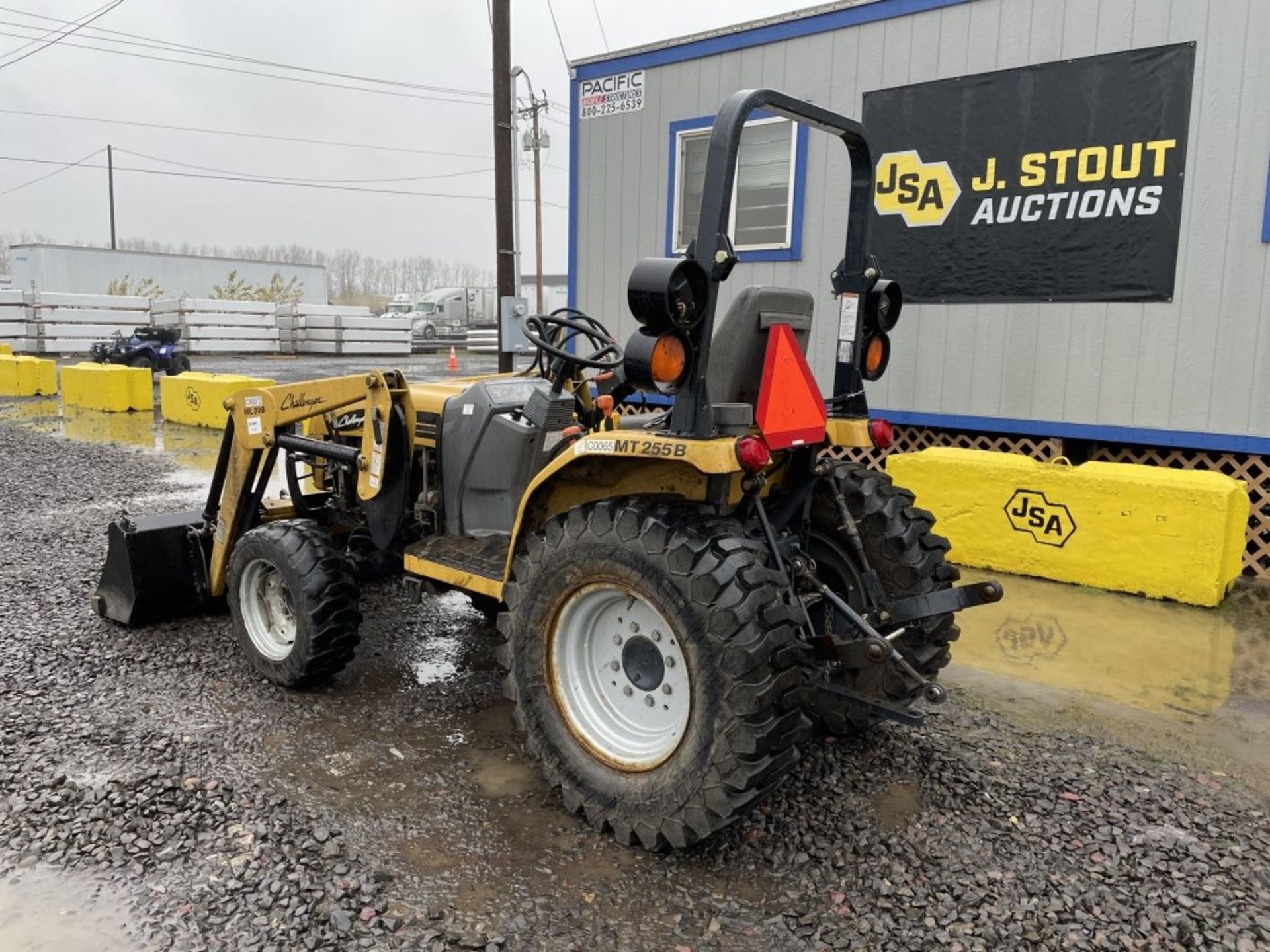 2005 Challenger MT255B 4x4 Utility Tractor - Image 4 of 20