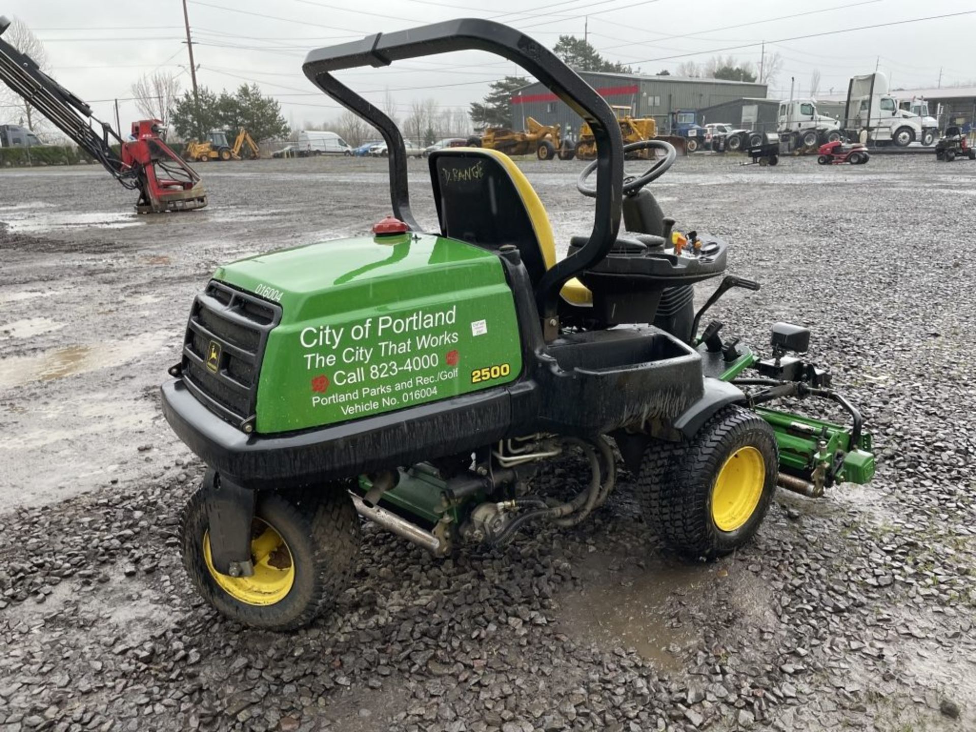 2000 John Deere 2500 Ride On Mower - Image 3 of 14