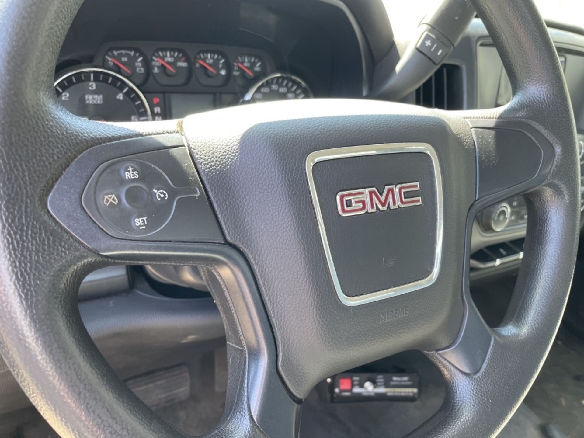 2015 GMC Sierra 2500 4x4 Crew Cab Pickup - Image 18 of 21