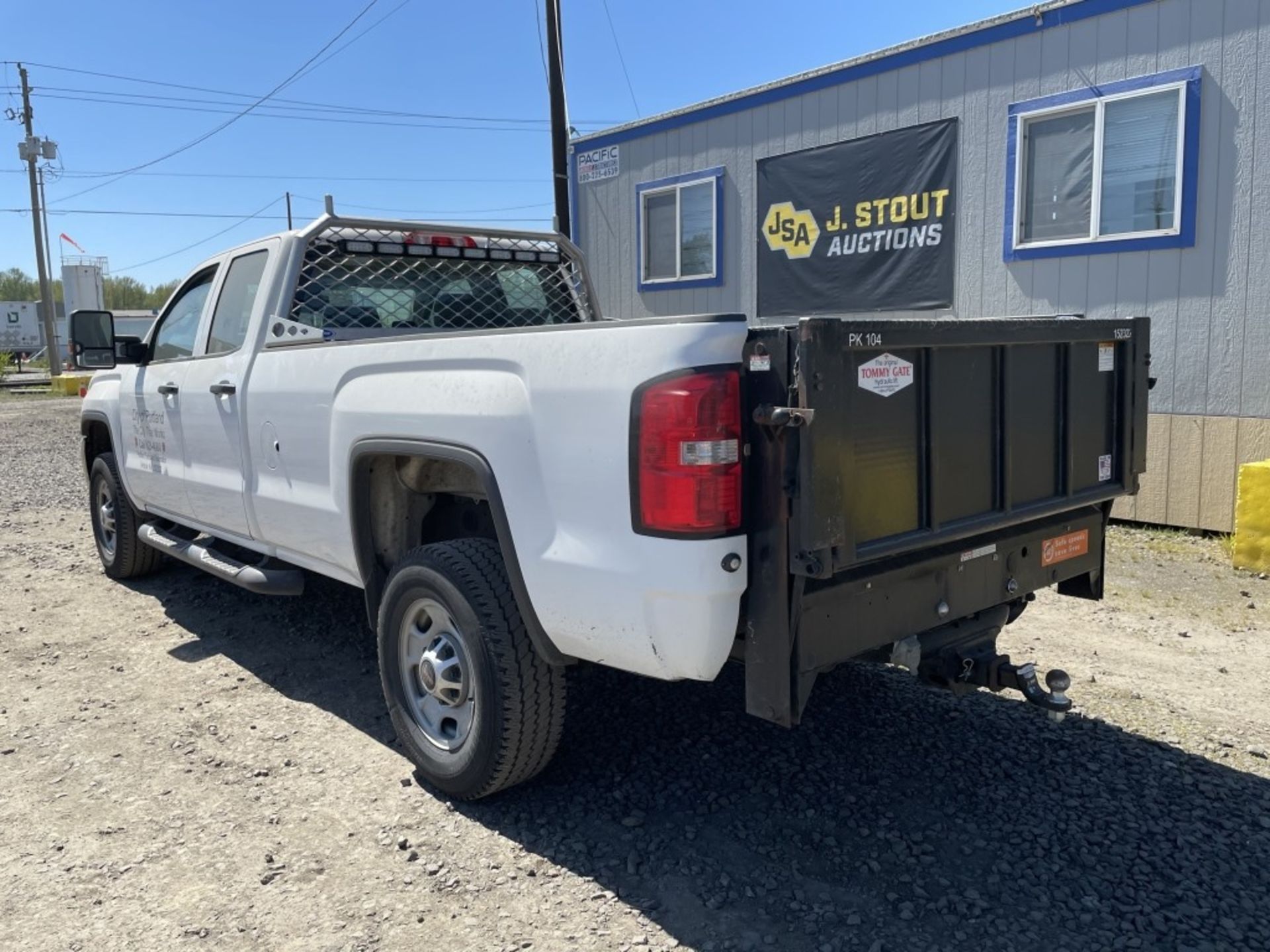 2015 GMC Sierra 2500 4x4 Crew Cab Pickup - Image 4 of 21