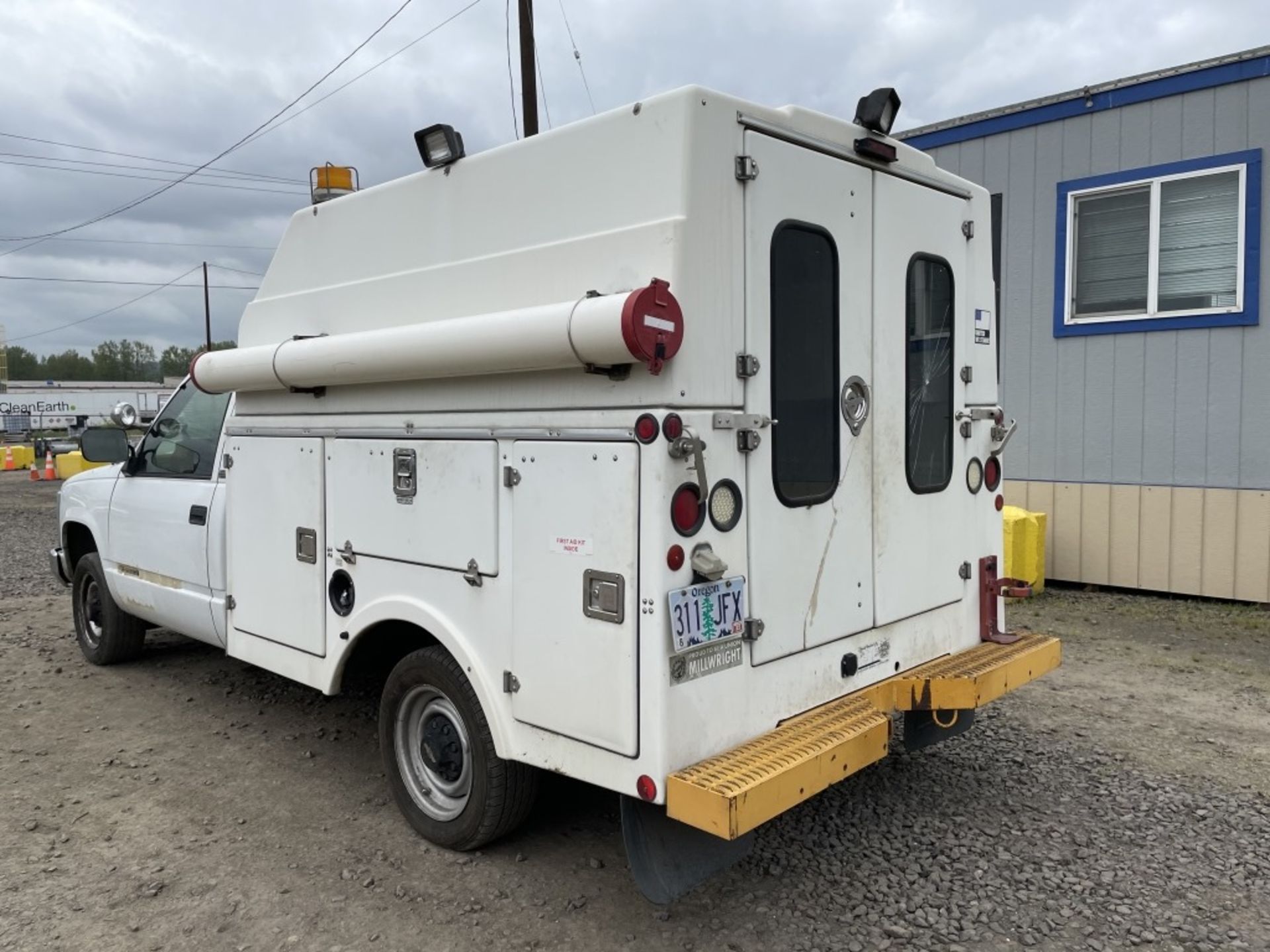 1994 Chevrolet Cheyenne 3500 Utility Truck - Image 4 of 21