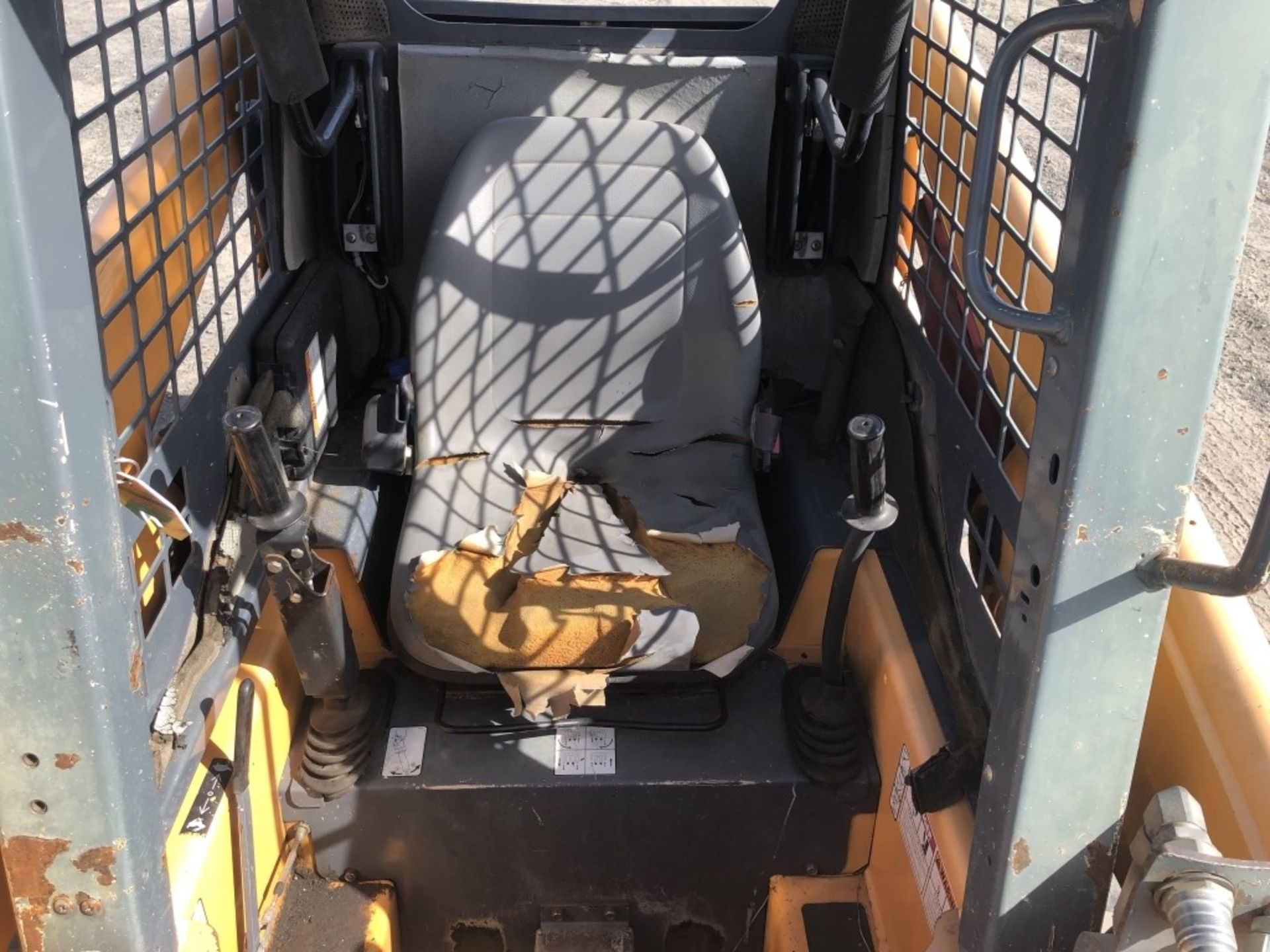 Mustang 2041 Skid Steer Loader - Image 12 of 23