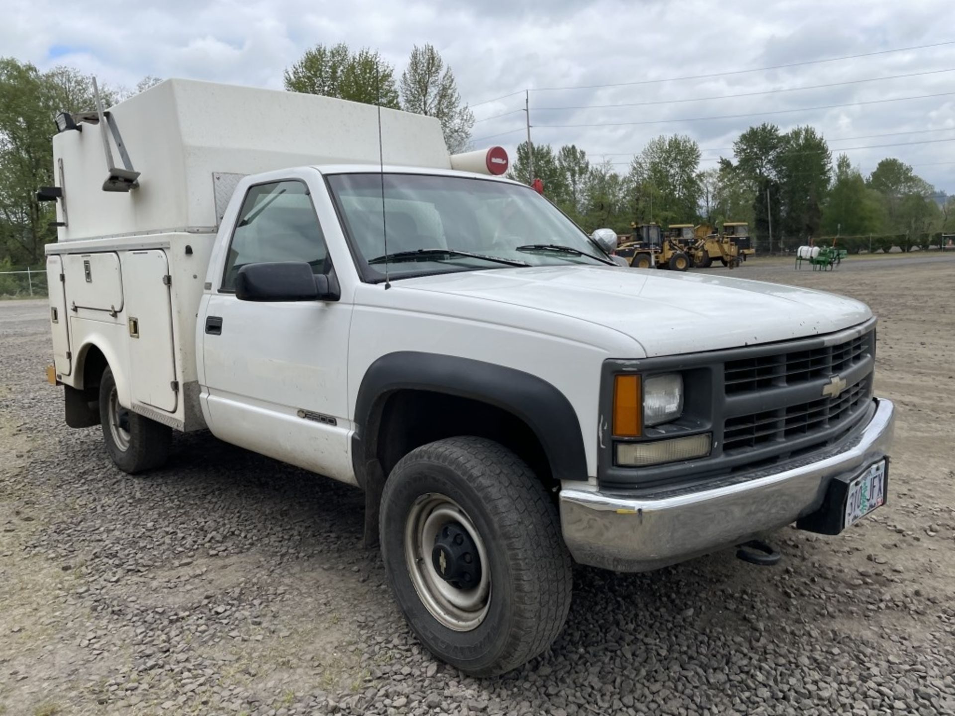 1996 Chevrolet Cheyenne 3500 4x4 Utility Truck - Image 2 of 20