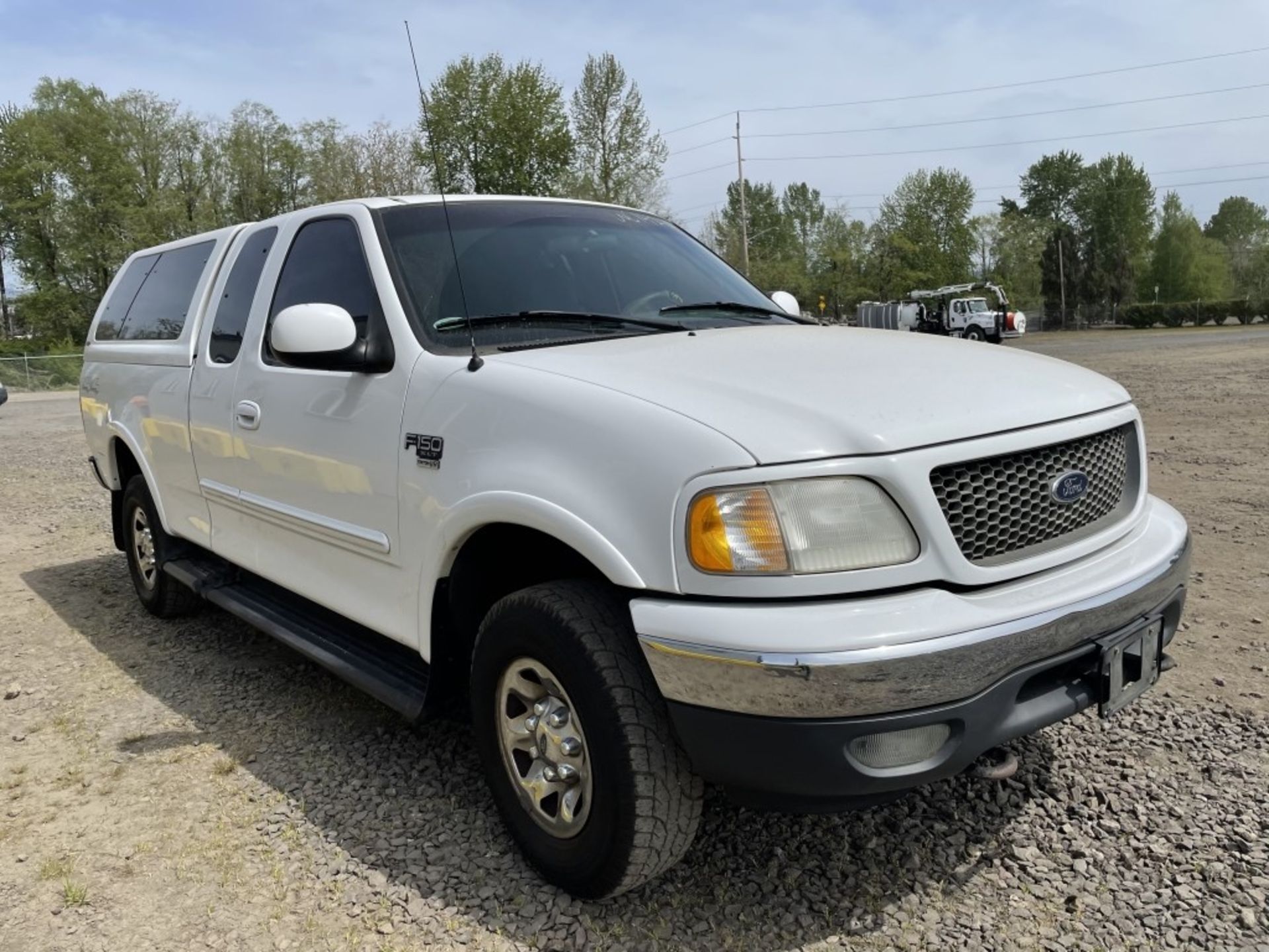 2000 Ford F150 4x4 Extra Cab Pickup - Image 2 of 19