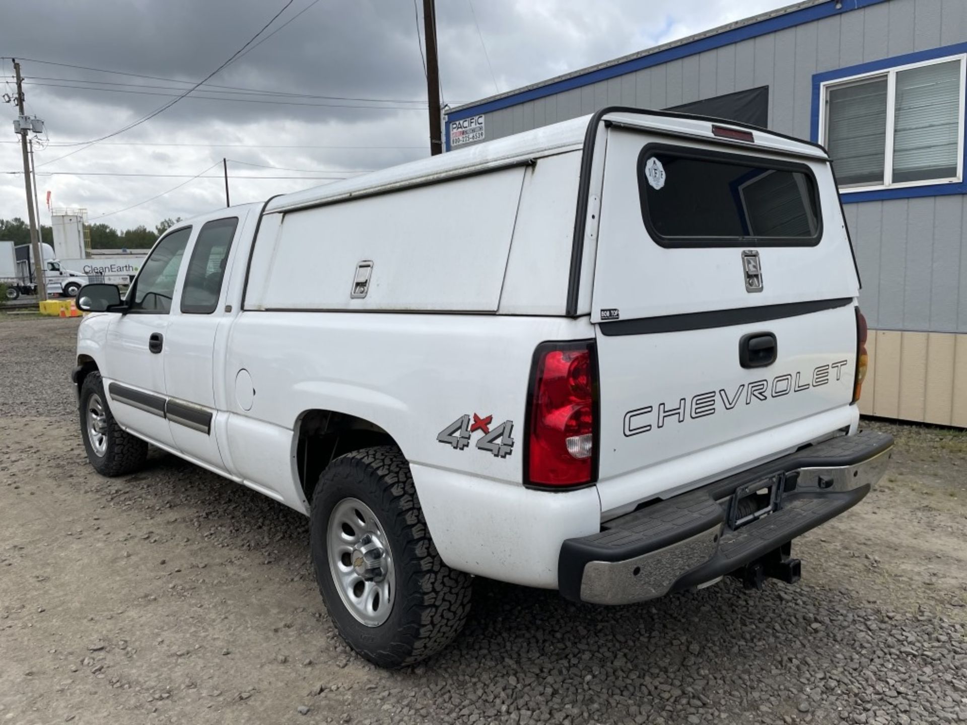 2005 Chevrolet Silverado 4x4 Crew Cab Pickup - Image 4 of 23