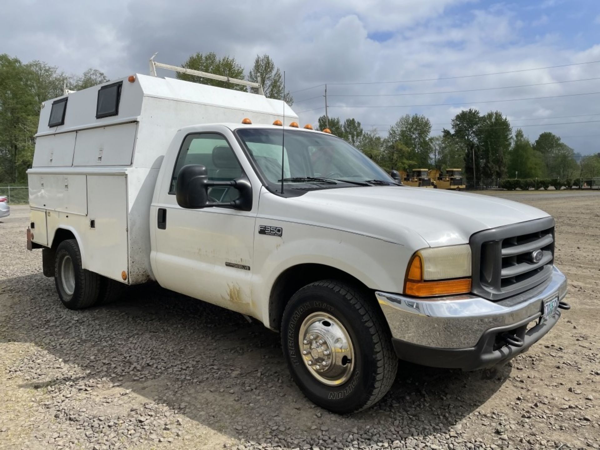 2000 Ford F350 XL SD Utility Truck - Image 2 of 24