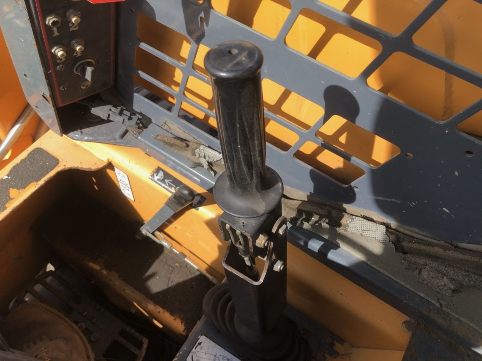 Mustang 2041 Skid Steer Loader - Image 19 of 23