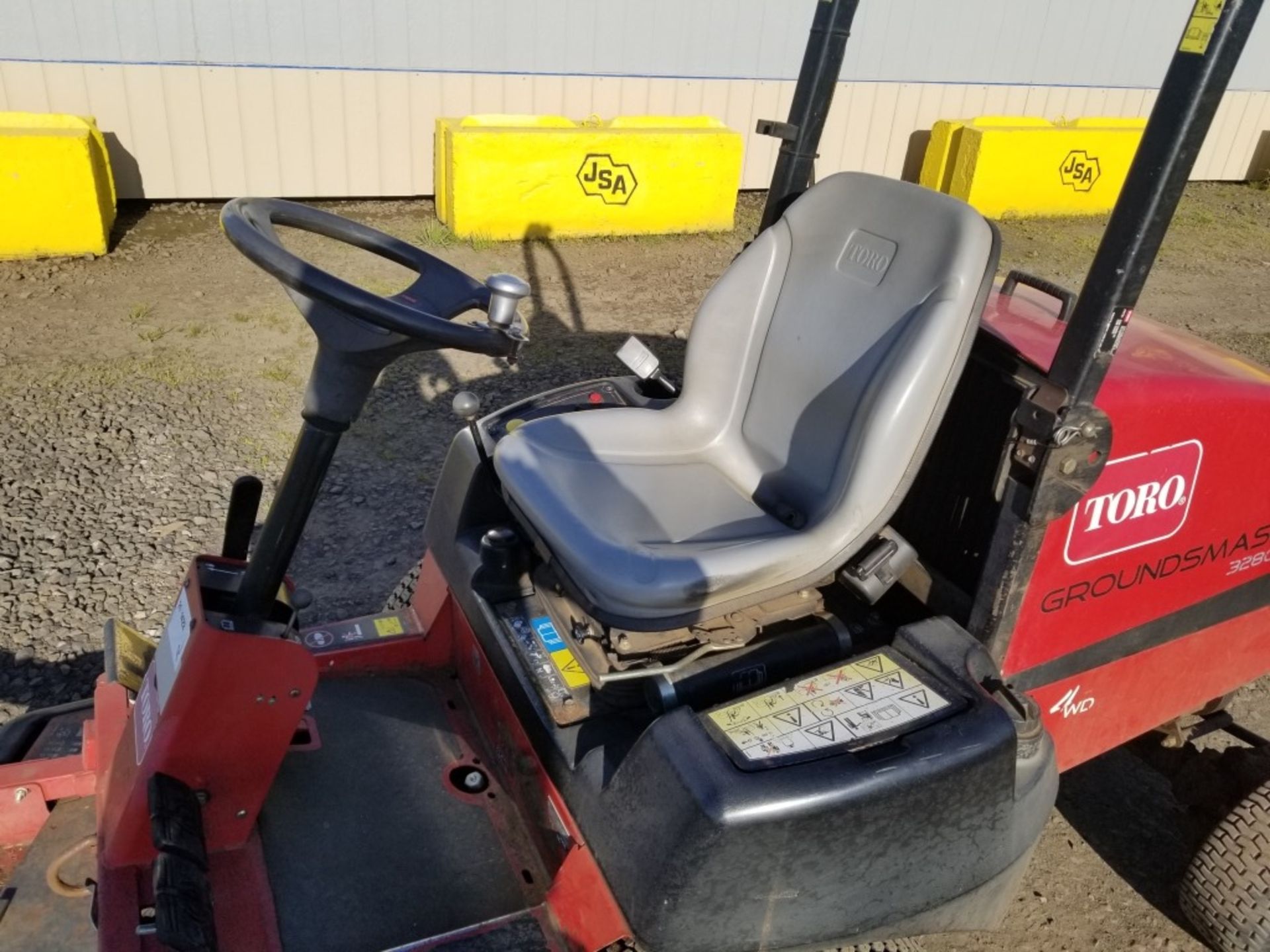 2006 Toro 3280D Groundsmaster Mower - Image 12 of 17