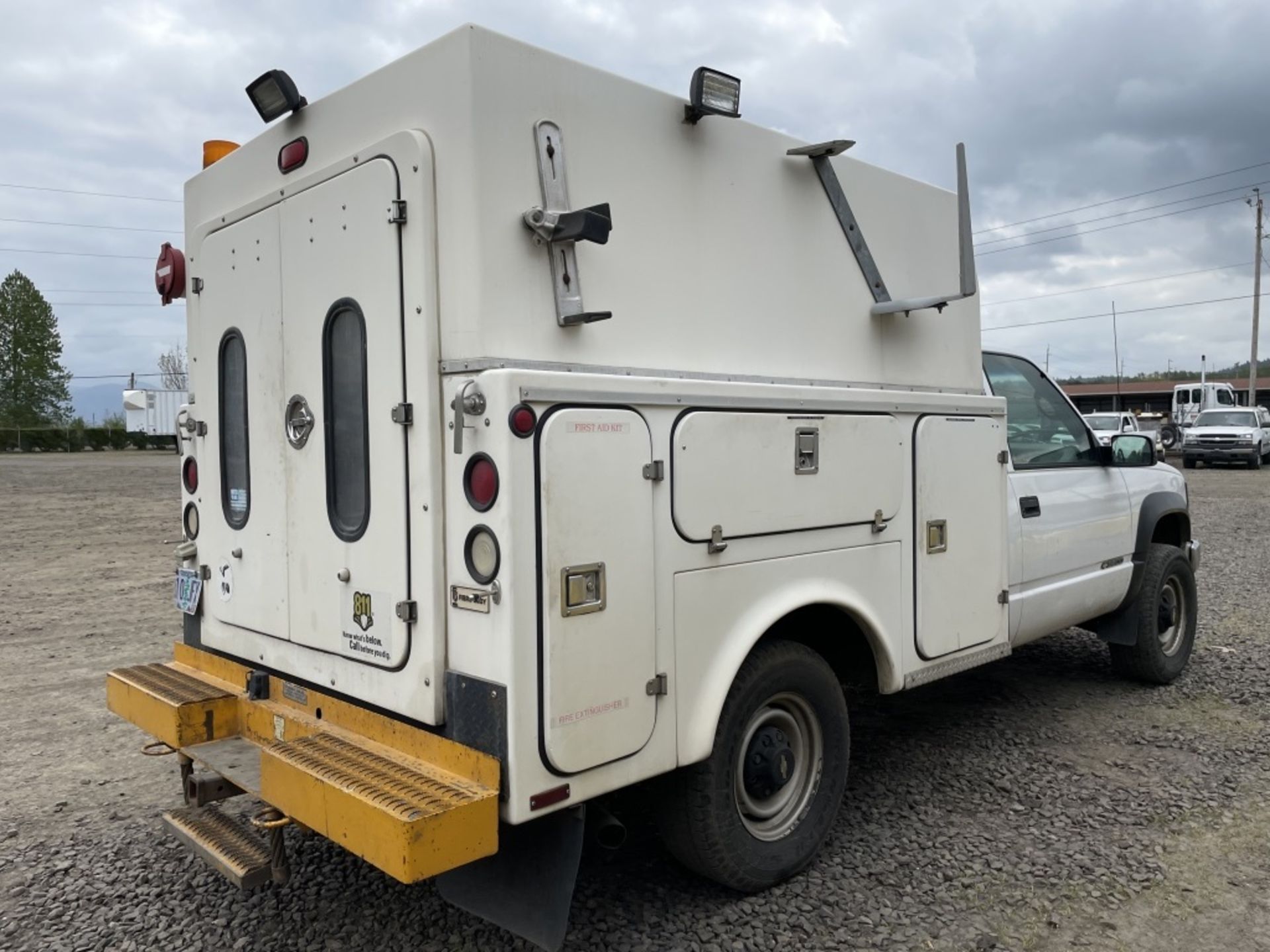 1996 Chevrolet Cheyenne 3500 4x4 Utility Truck - Image 3 of 20