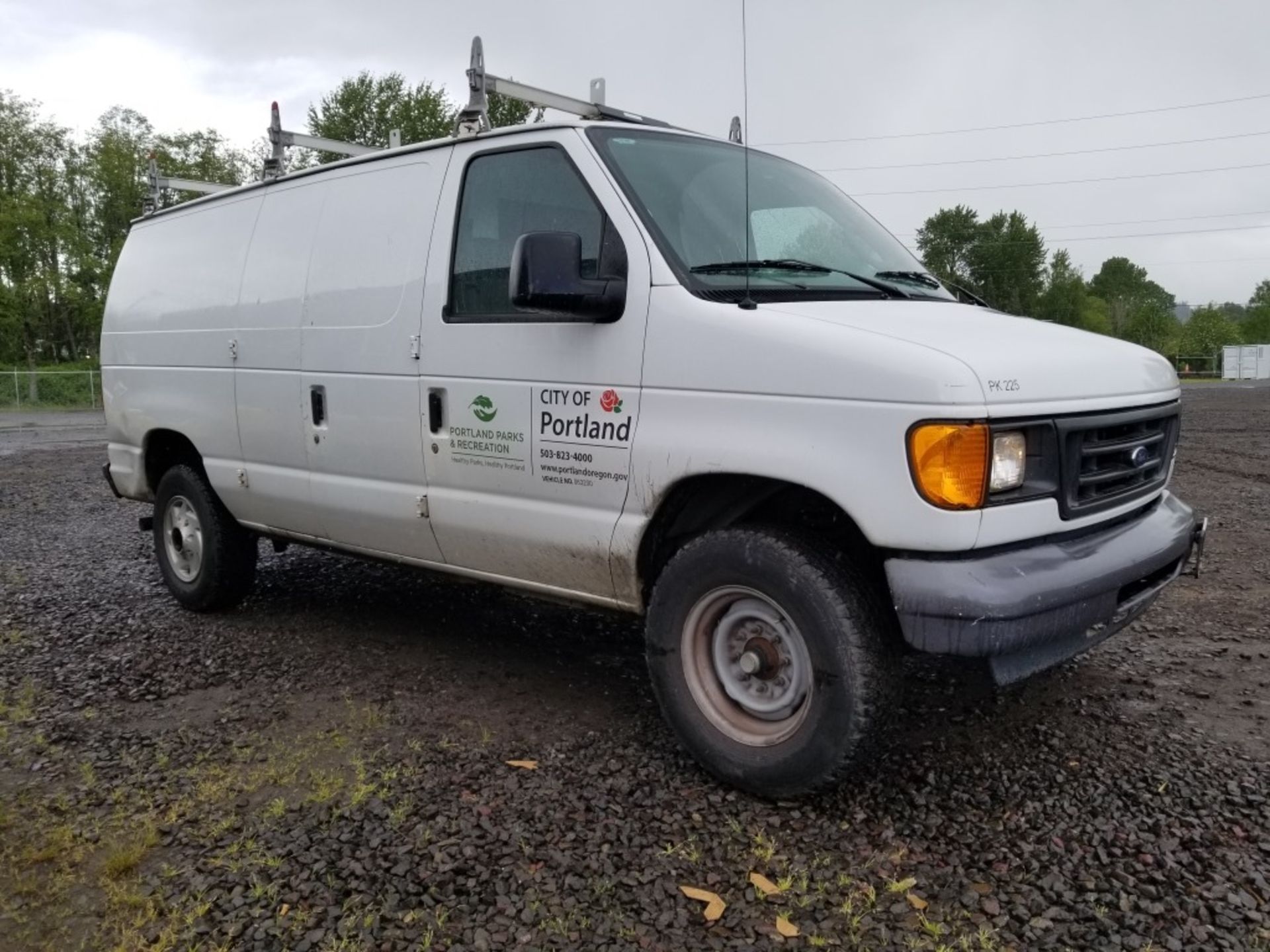 2006 Ford E350 SD Cargo Van - Image 2 of 16
