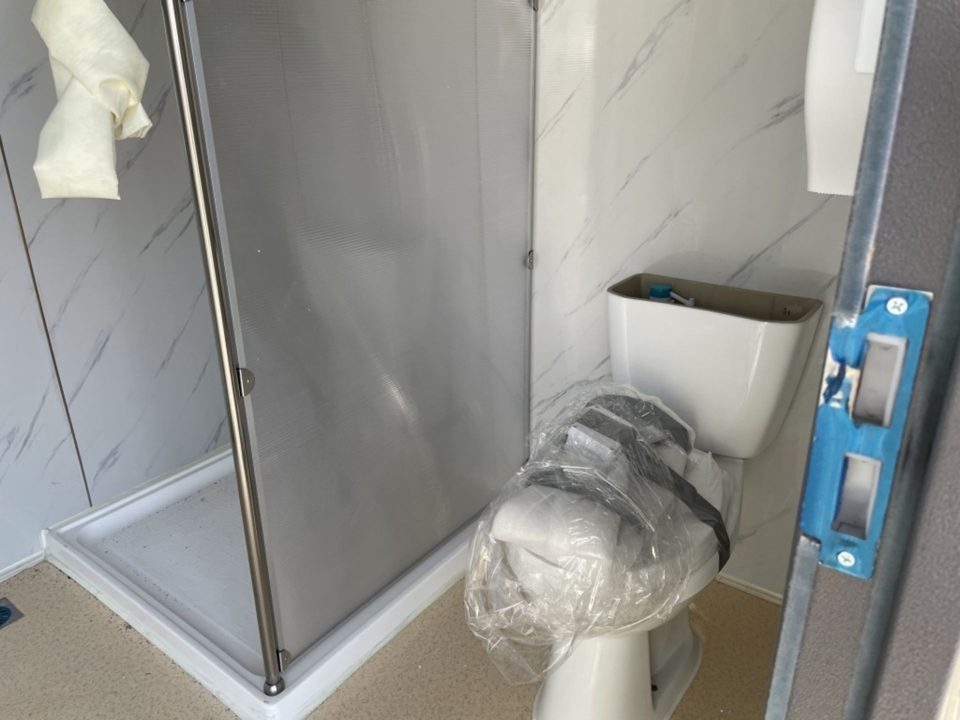 2021 Bastone Mobile Toilet w/ Shower - Image 8 of 9