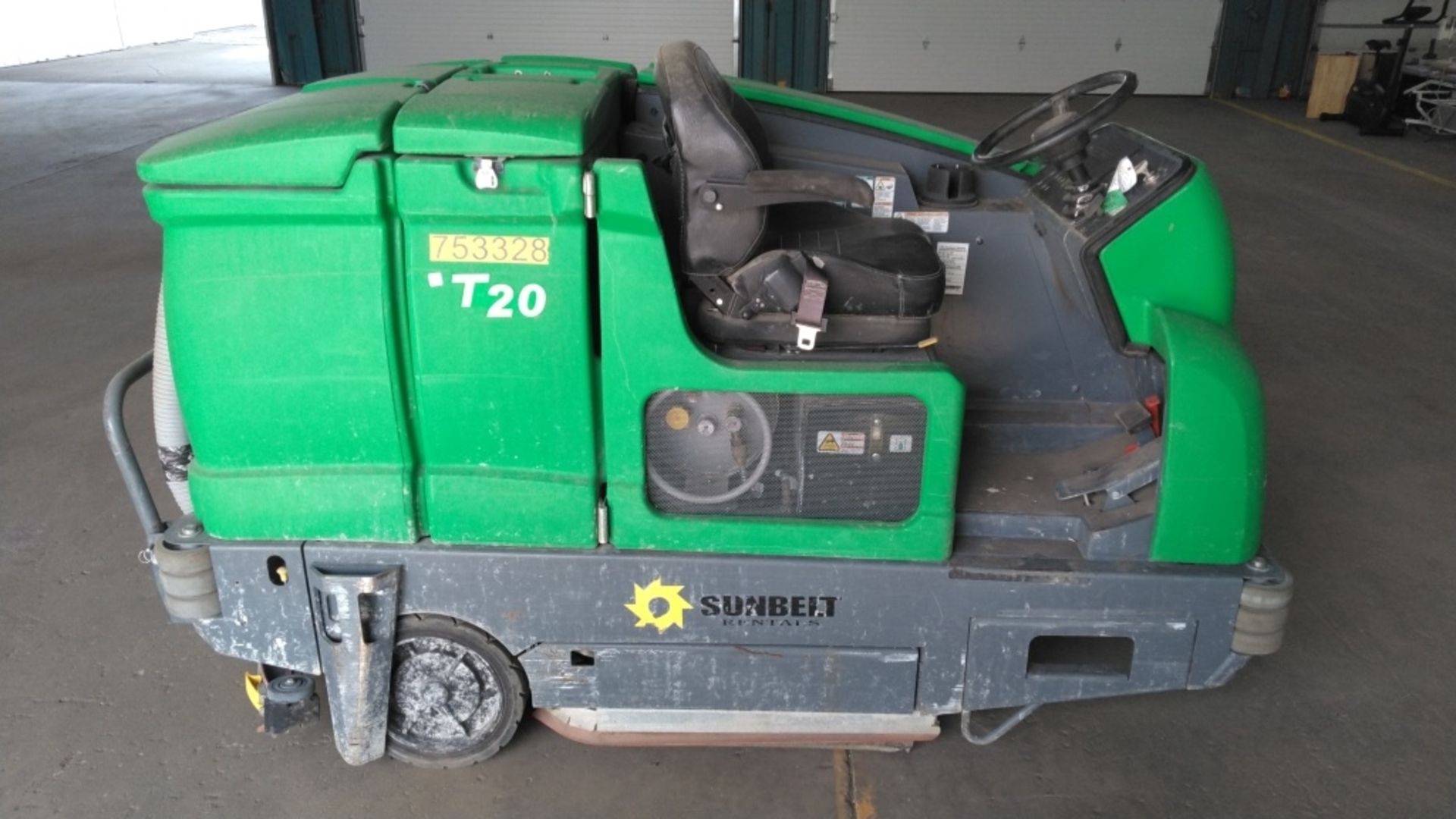 Tennant T20 Ride-On Floor Scrubber-Dryer - Image 2 of 13