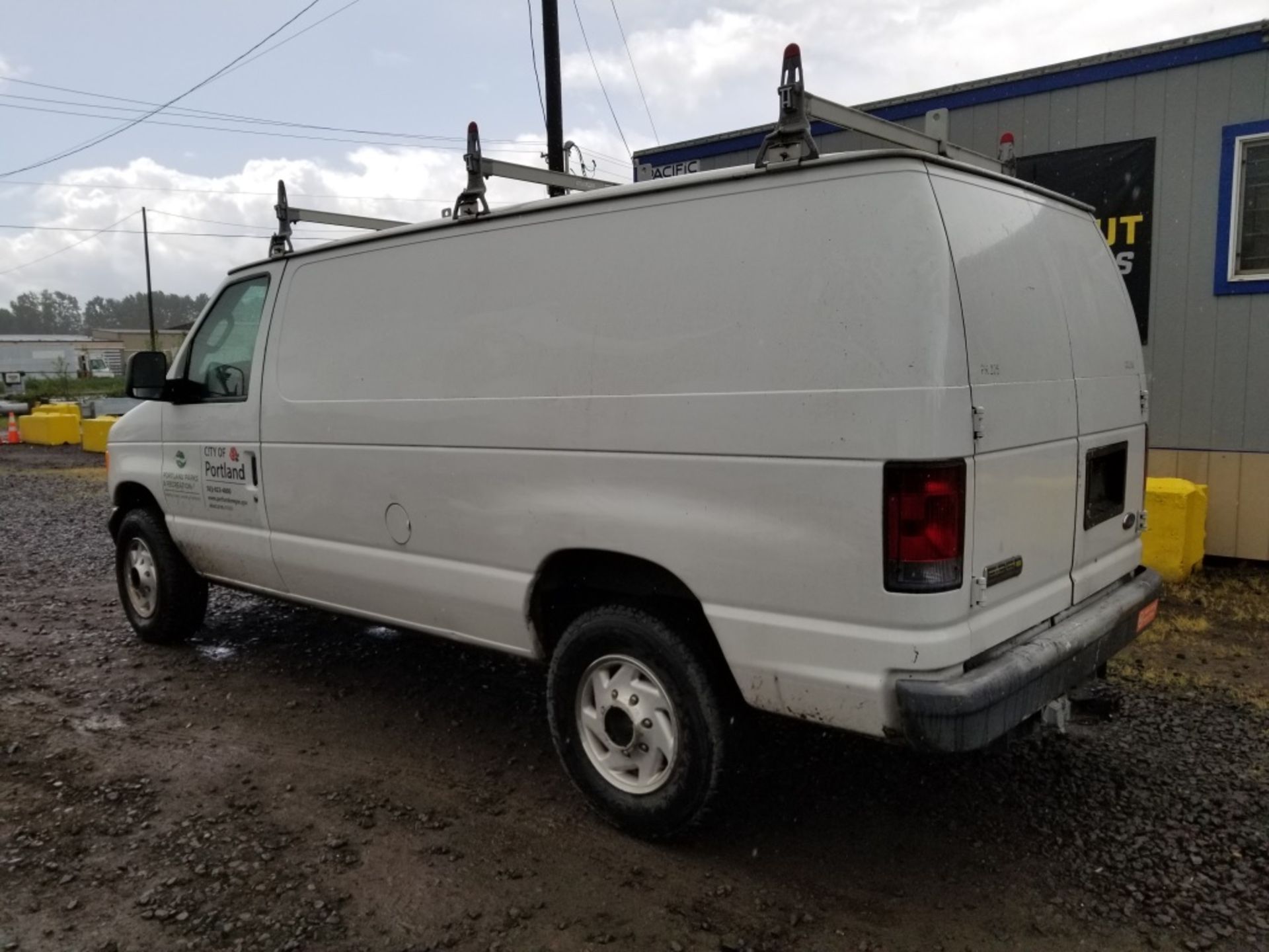 2006 Ford E350 SD Cargo Van - Image 4 of 16