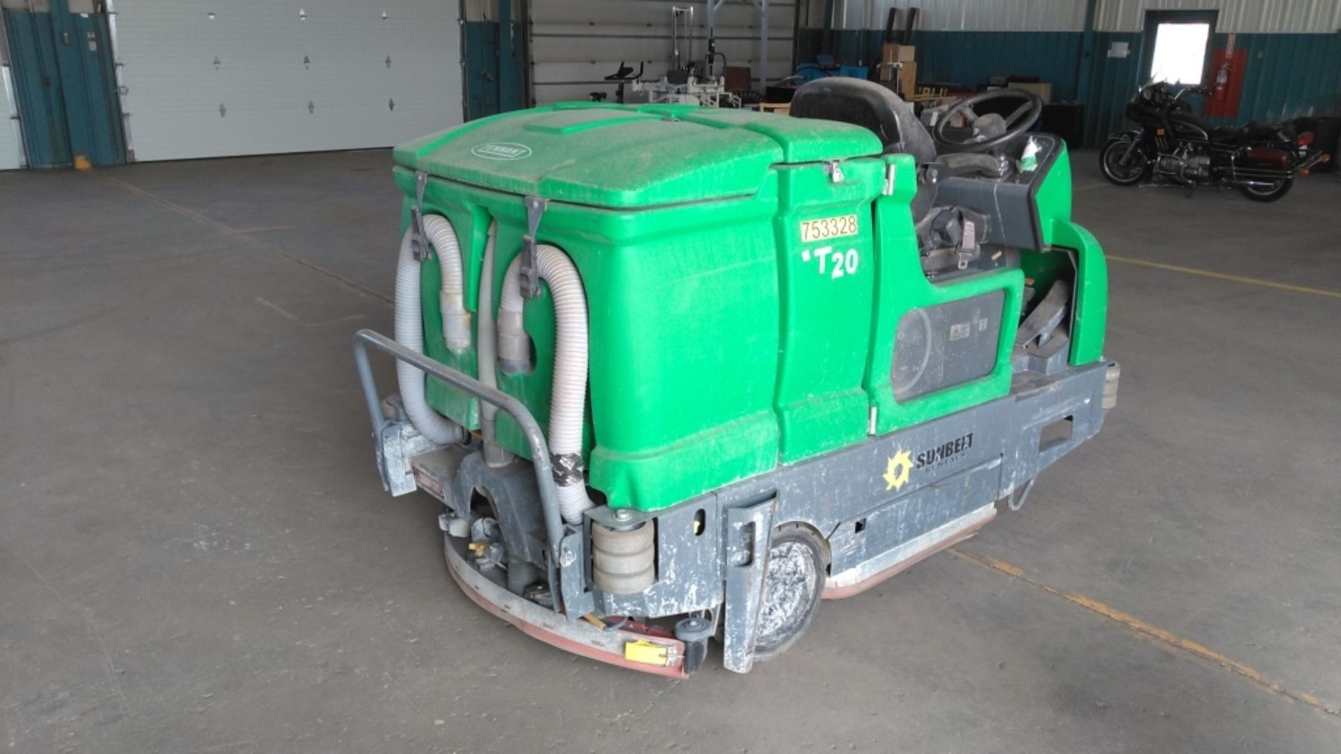 Tennant T20 Ride-On Floor Scrubber-Dryer - Image 3 of 13