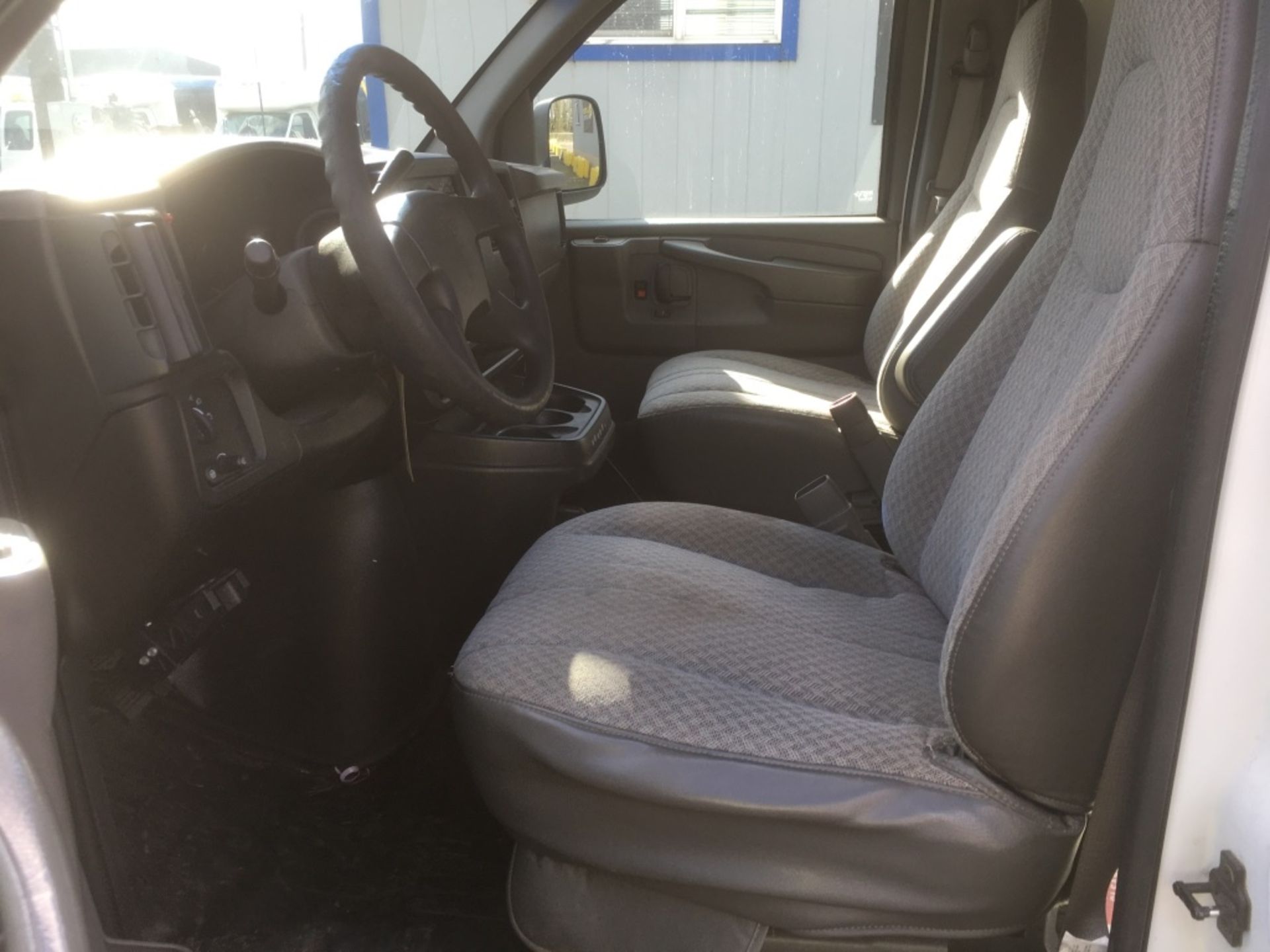 2003 Chevrolet Express 2500 Cargo Van - Image 10 of 18