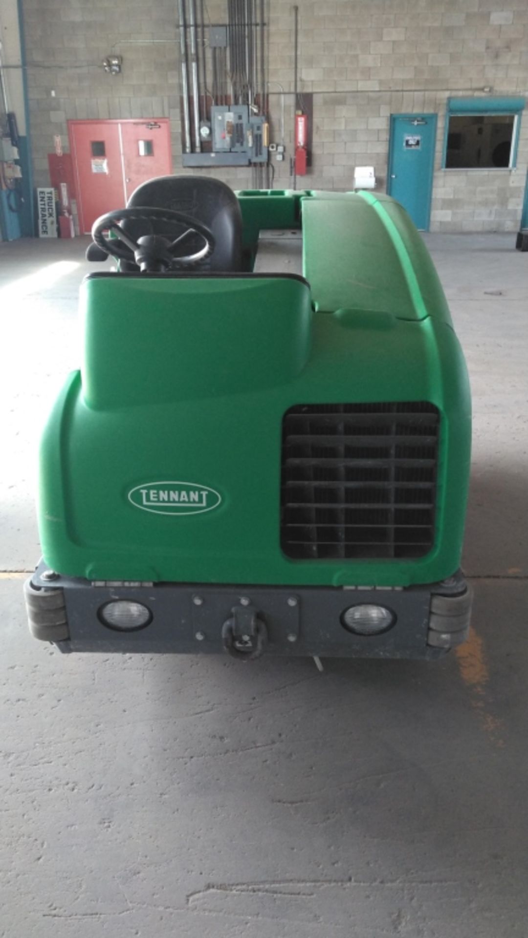 Tennant T20 Ride-On Floor Scrubber-Dryer - Image 8 of 13