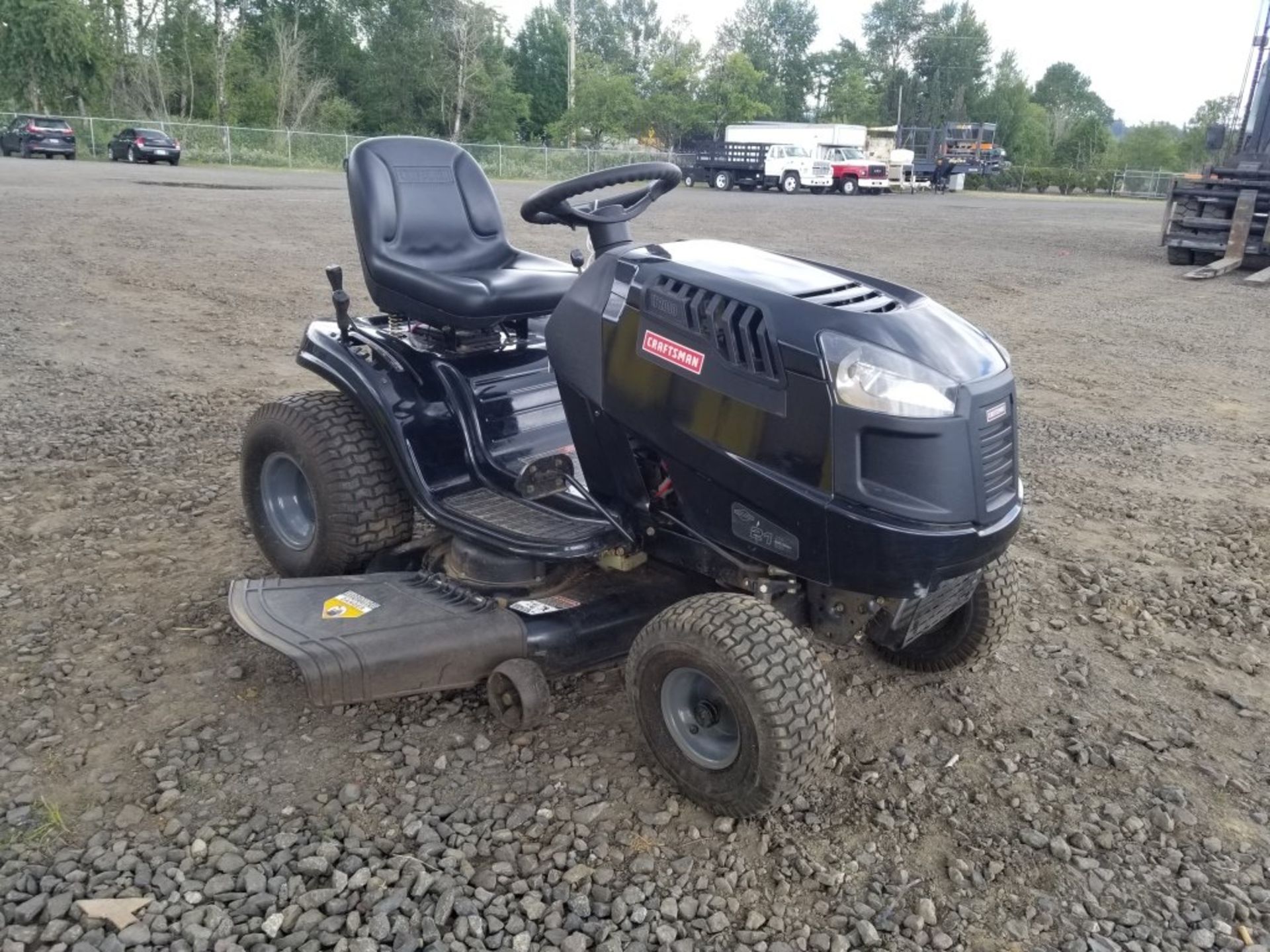 Craftsman LT2000 Ride-On Mower - Image 2 of 11