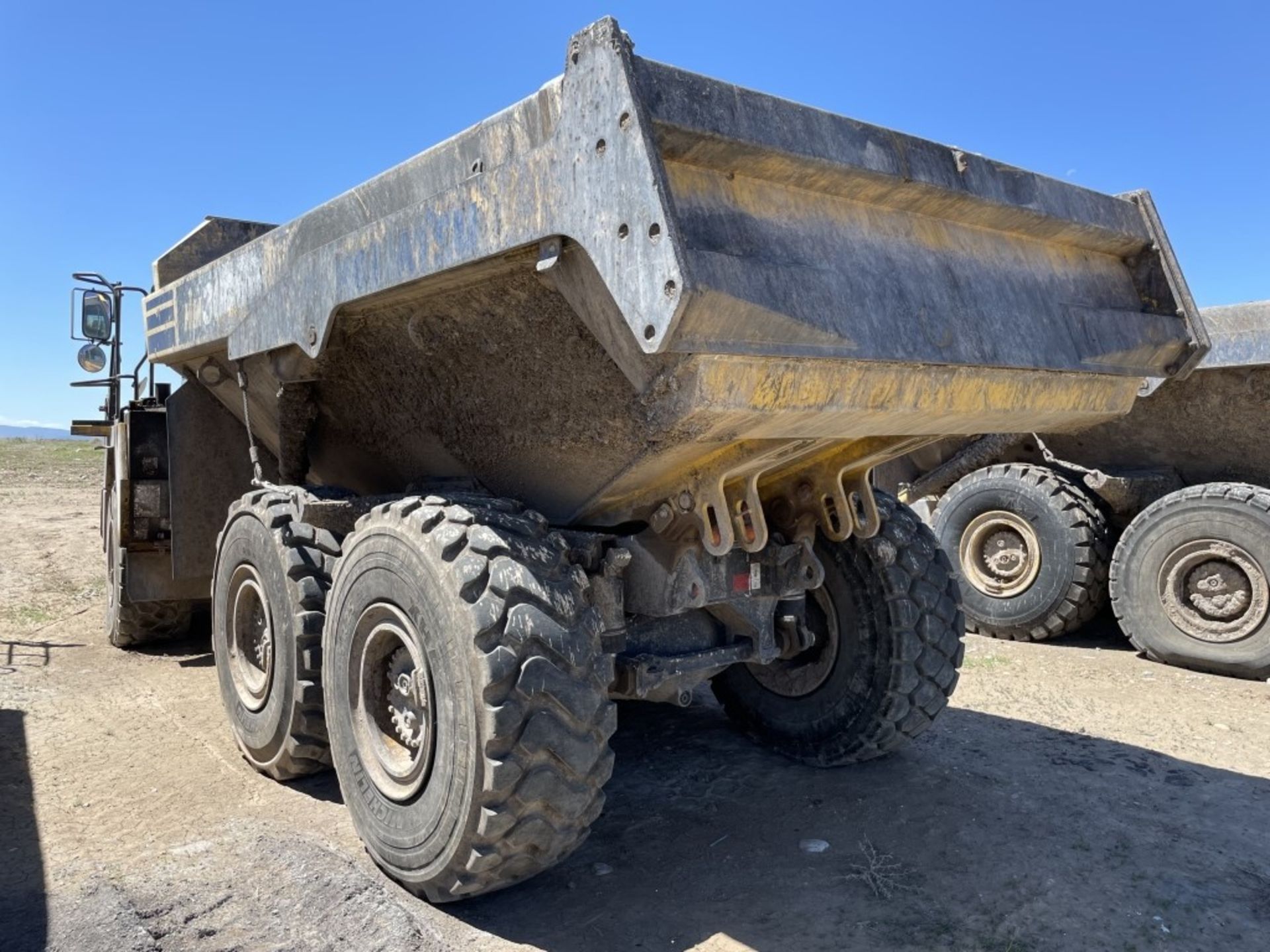 2013 Komatsu HM300-3 Articulated Dump Truck - Image 2 of 25