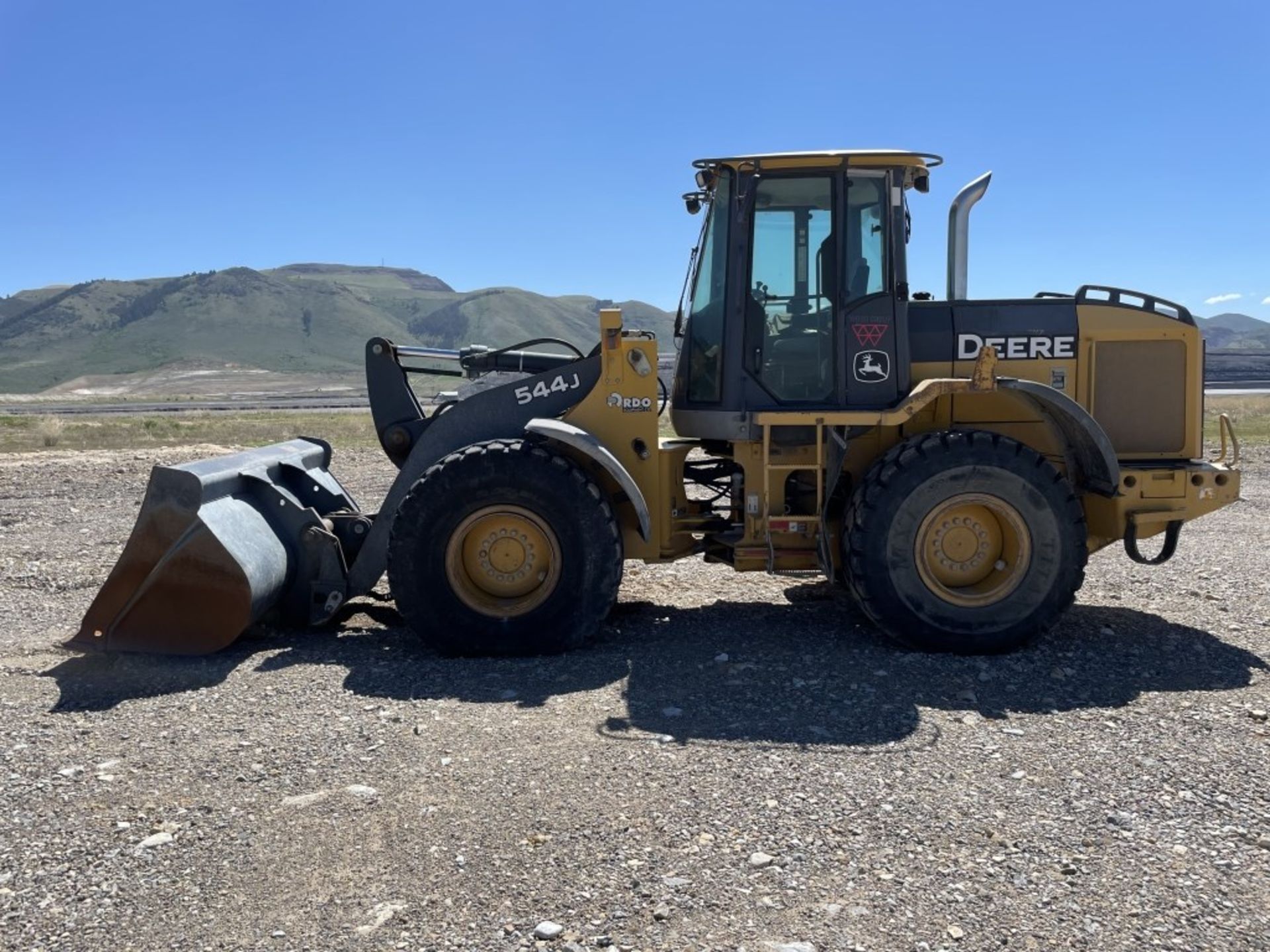 2005 John Deere 544J Wheel Loader - Image 2 of 34