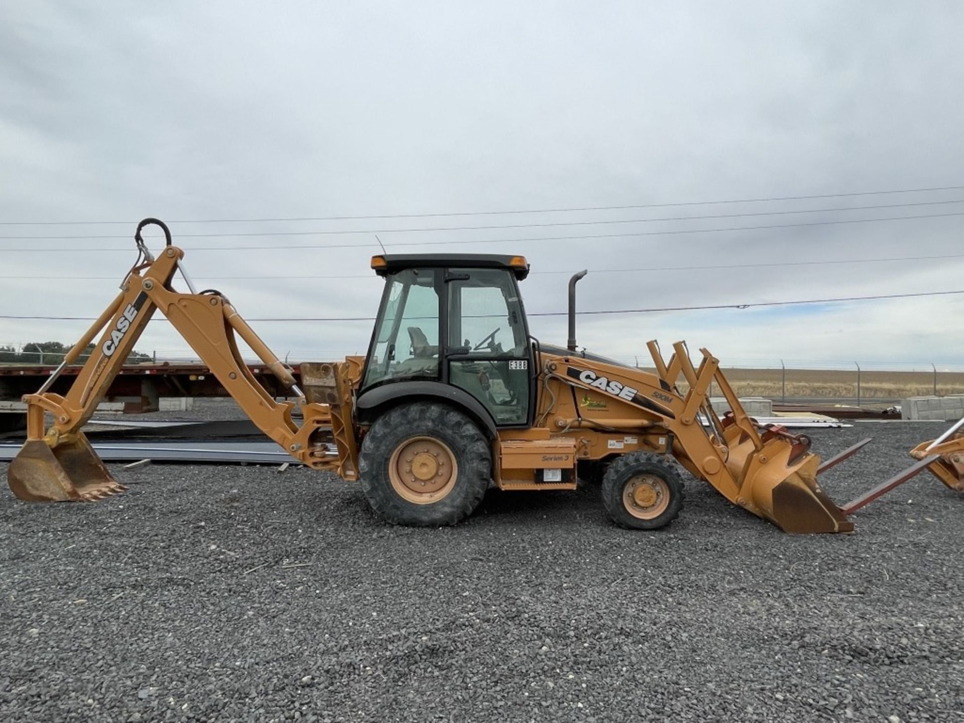 Case 580M Series 3 Loader Backhoe - Image 4 of 17