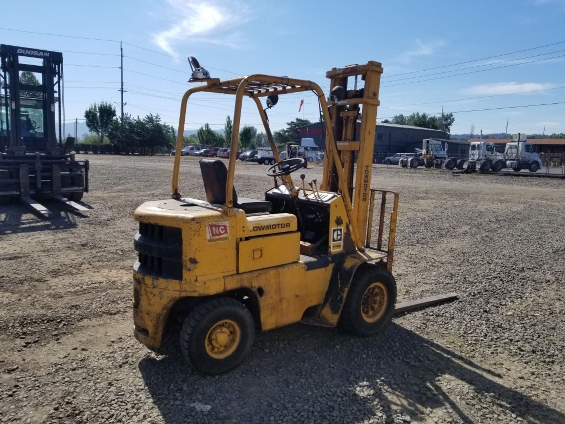 Caterpillar V40B Fork Lift - Image 3 of 13