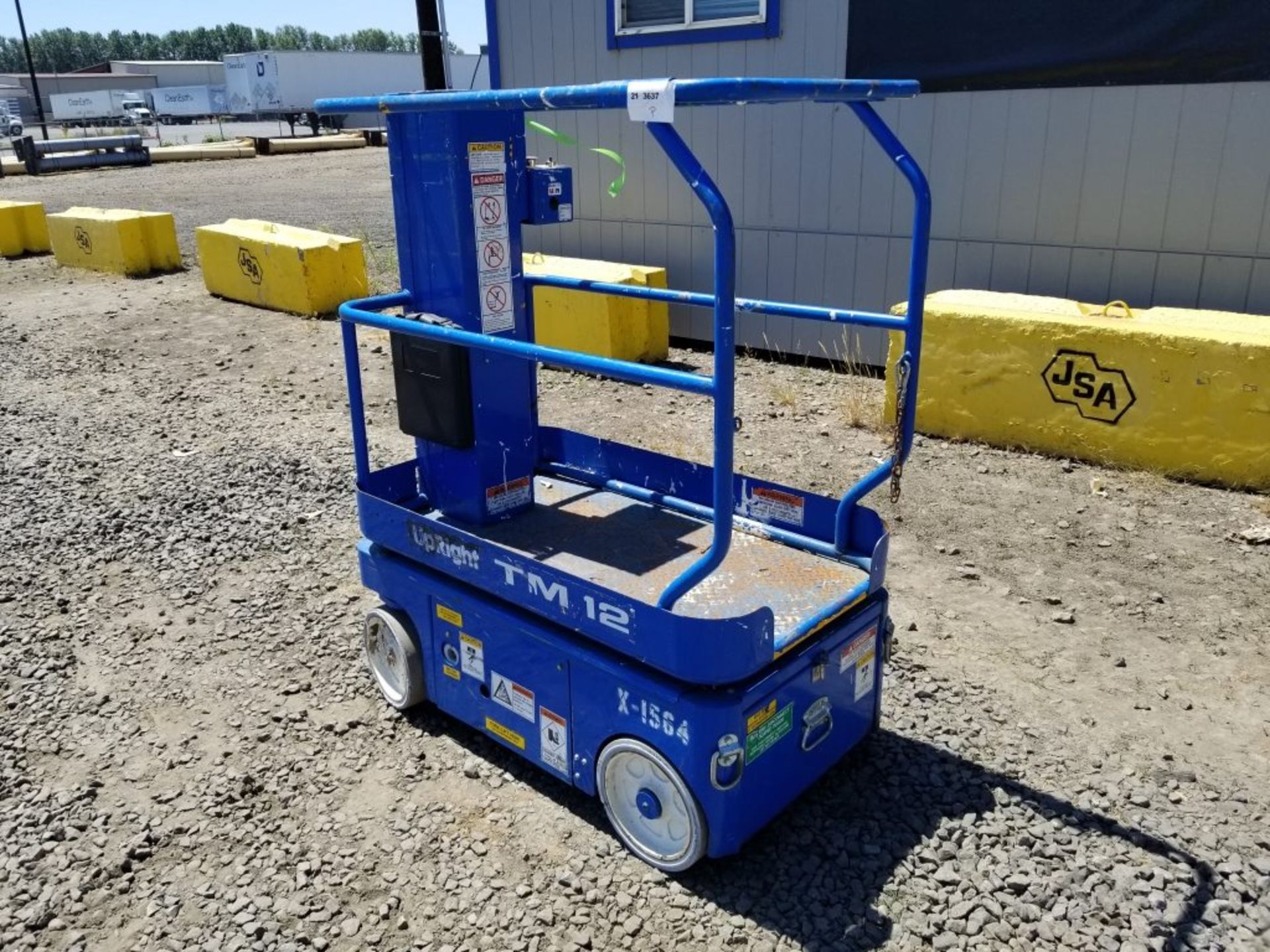 2002 Upright TM12 Scissor Lift - Image 4 of 9