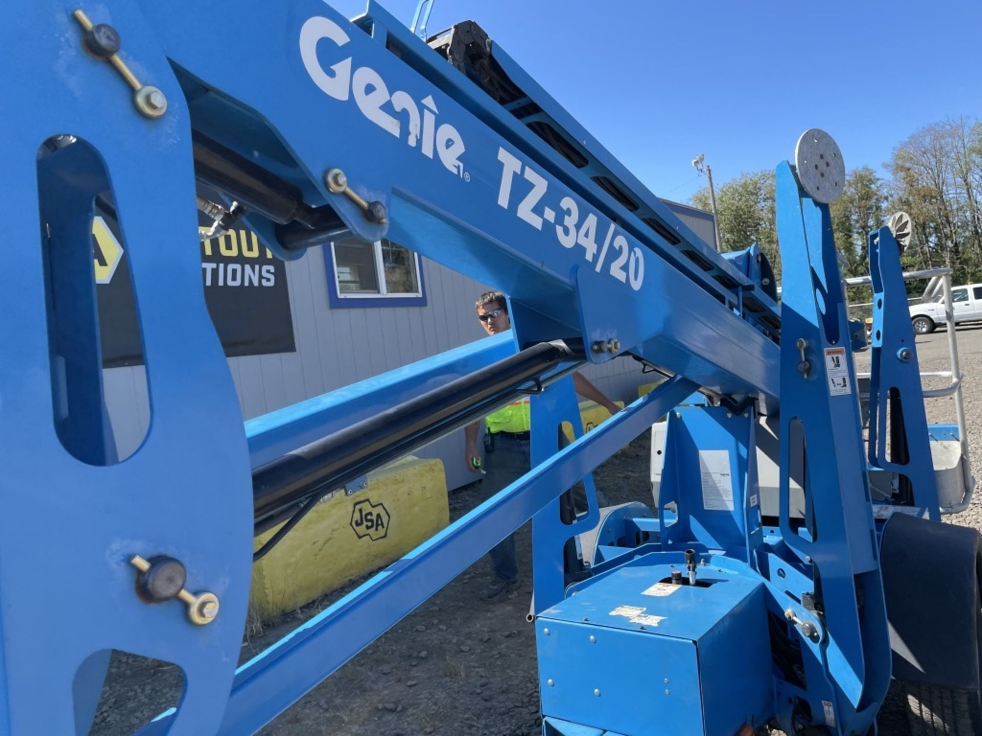 2016 Genie TZ-34/20 Towable Articulating Boom Lift - Image 7 of 13