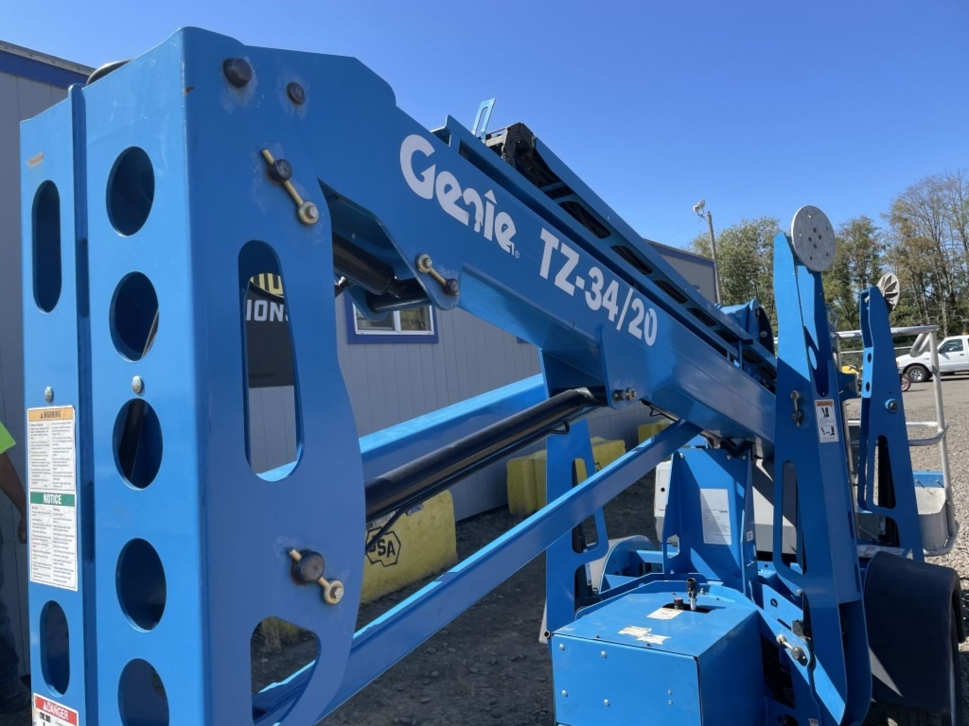 2016 Genie TZ-34/20 Towable Articulating Boom Lift - Image 8 of 13