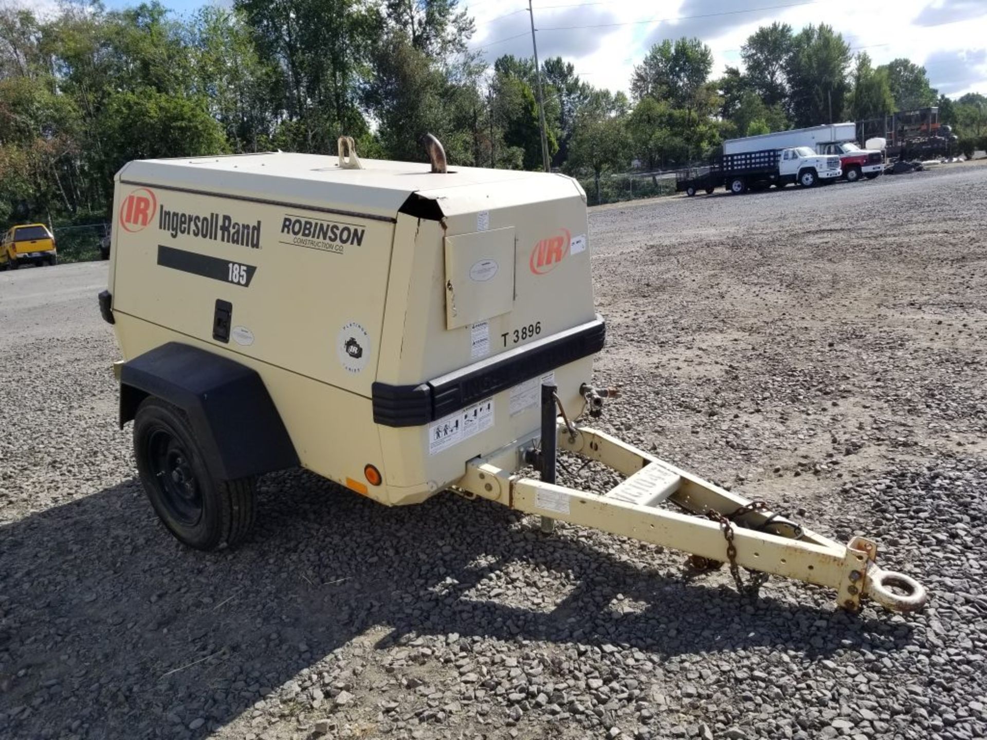 2001 Ingersoll-Rand 185 Towable Air Compressor - Image 2 of 17