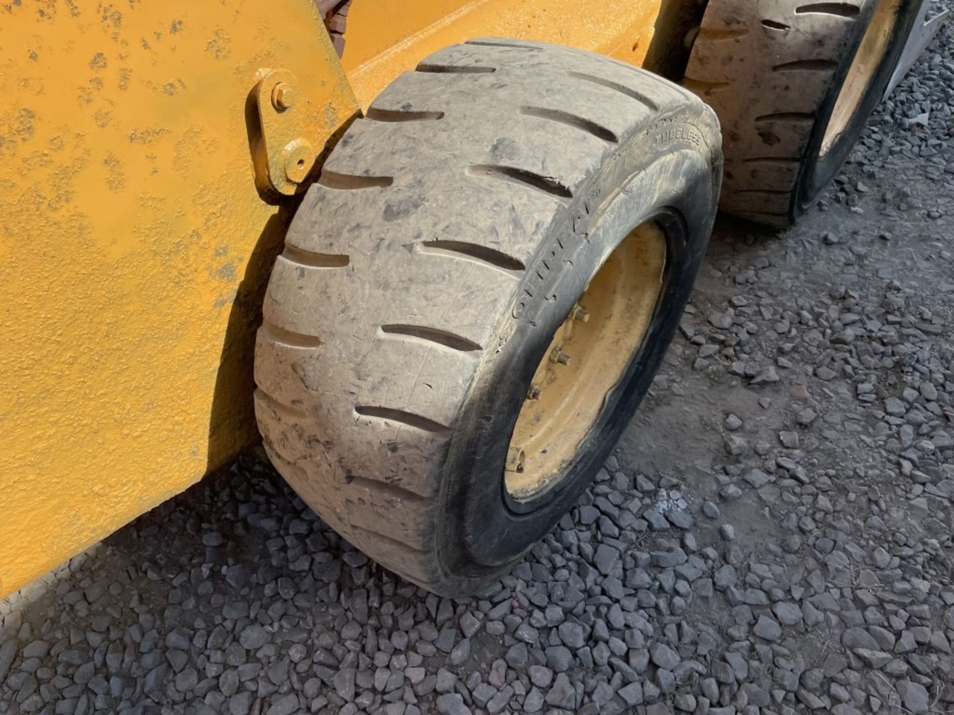 2004 Case 445 Skid Steer Loader - Image 9 of 15