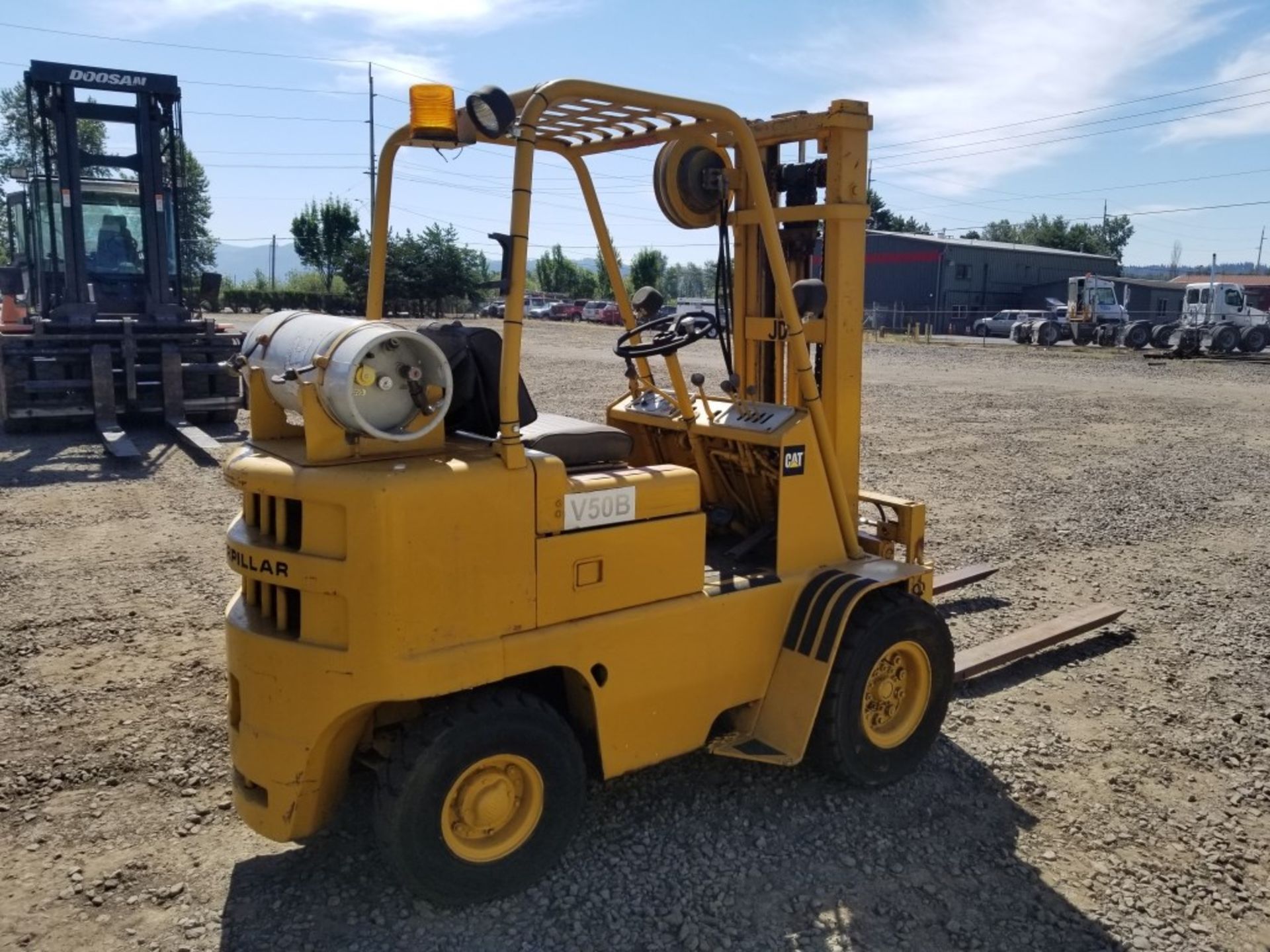 Caterpillar V50B Fork Lift - Image 3 of 10