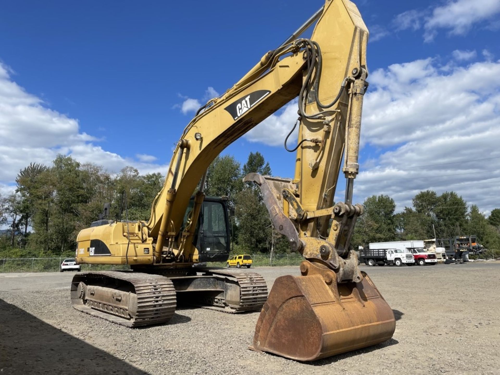 2004 Caterpillar 330CL Hydraulic Excavator - Image 2 of 35