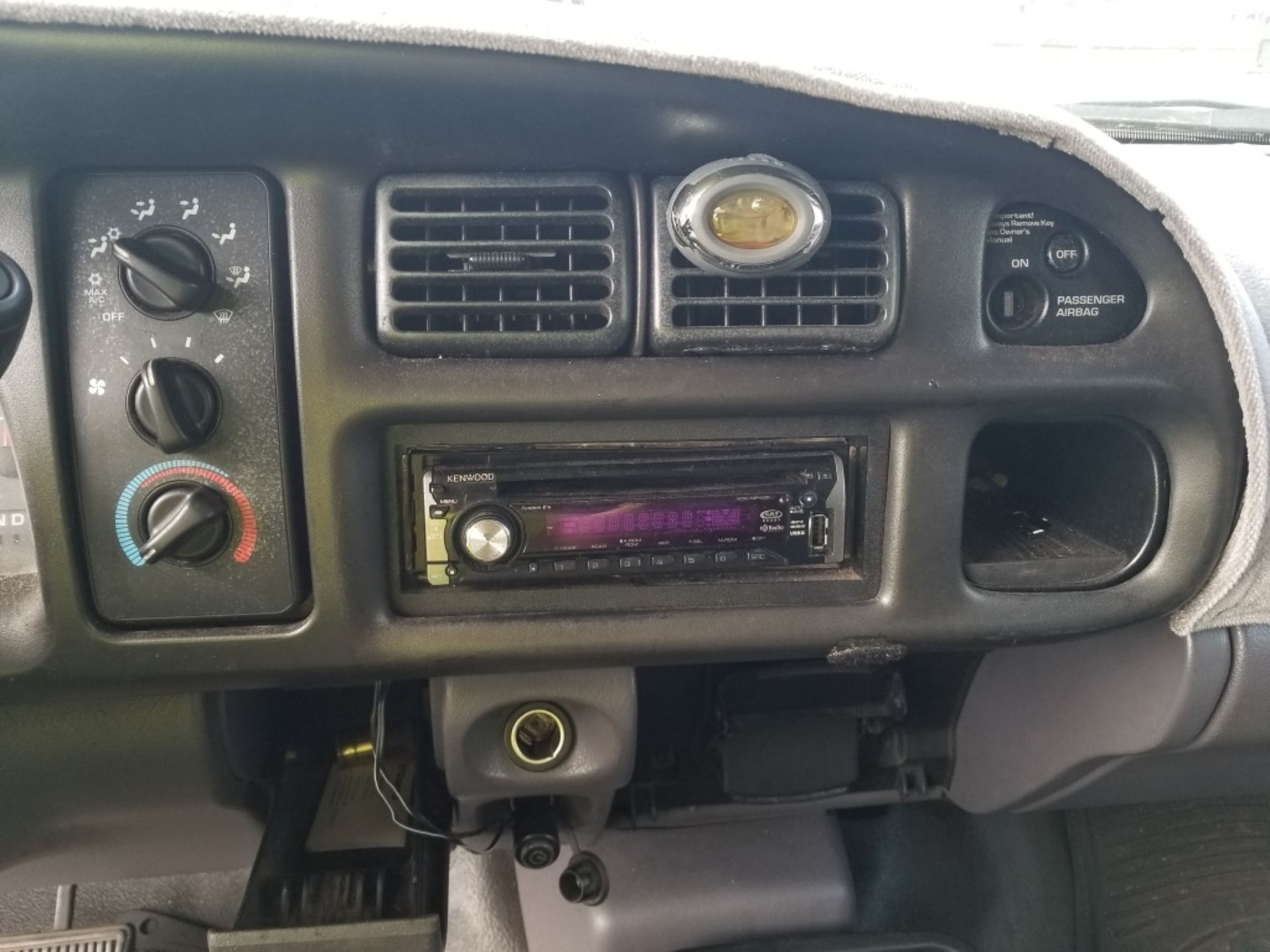 1999 Dodge Ram 1500 4x4 Pickup - Image 16 of 17