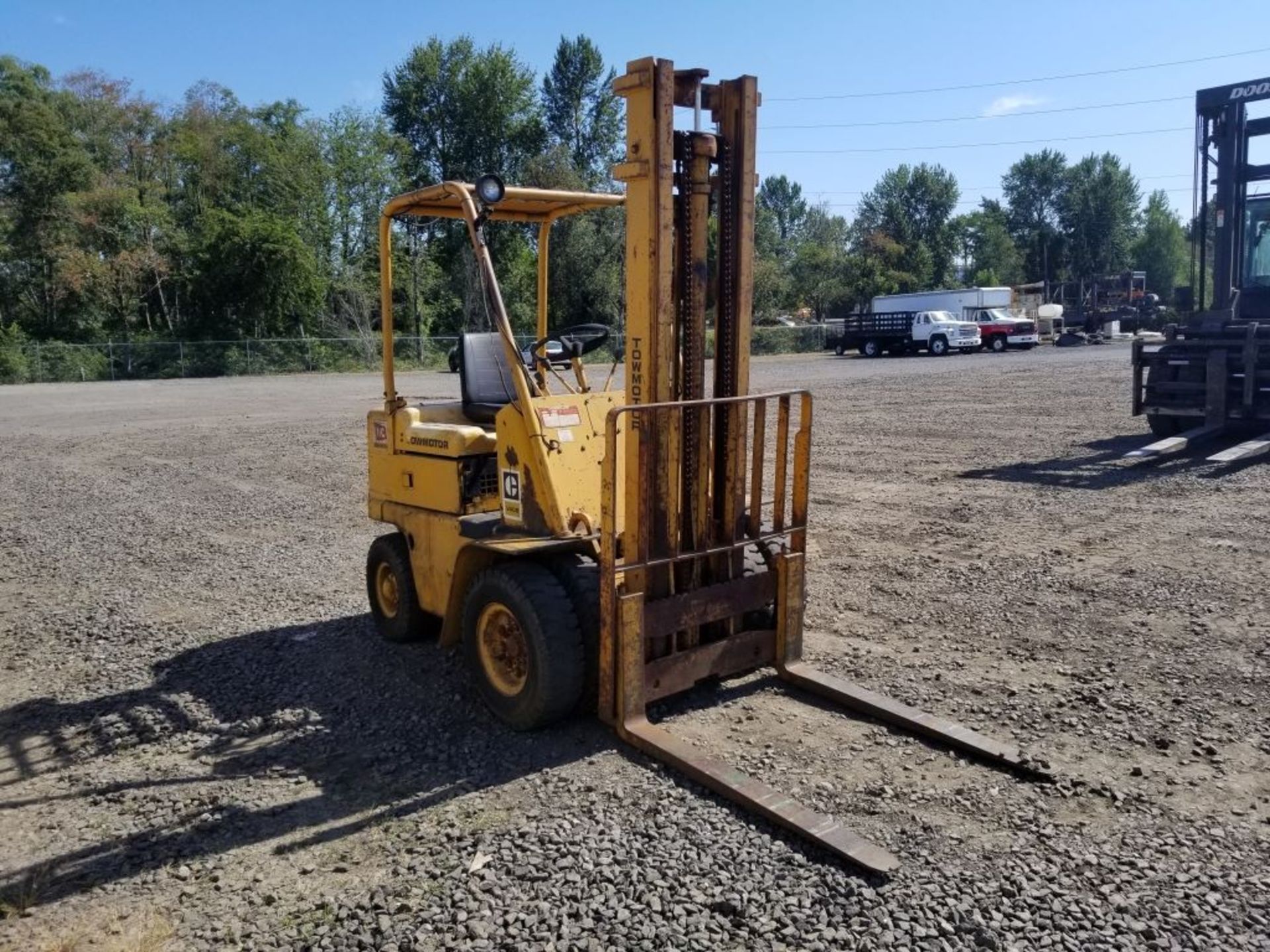 Caterpillar V40B Fork Lift - Image 2 of 13