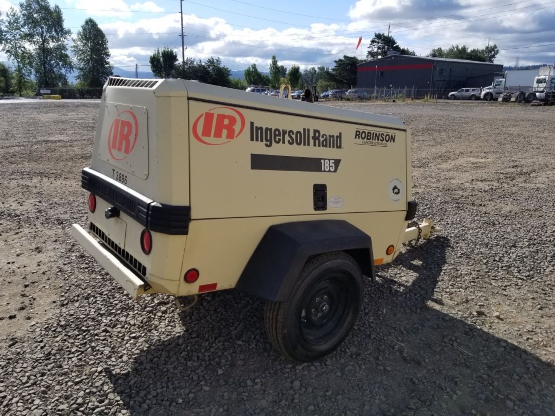 2001 Ingersoll-Rand 185 Towable Air Compressor - Image 3 of 17