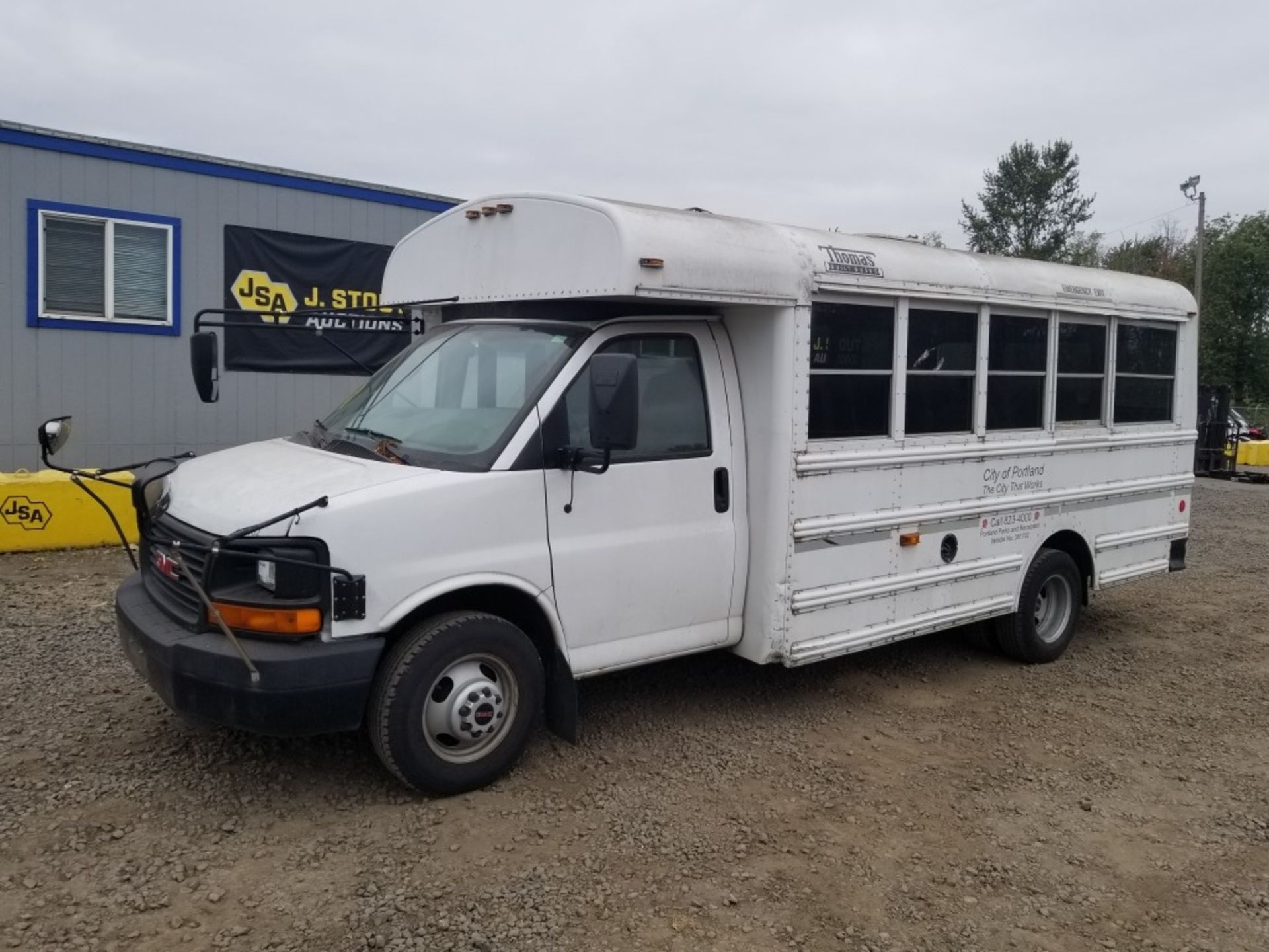 2008 GMC Savana Shuttle Bus