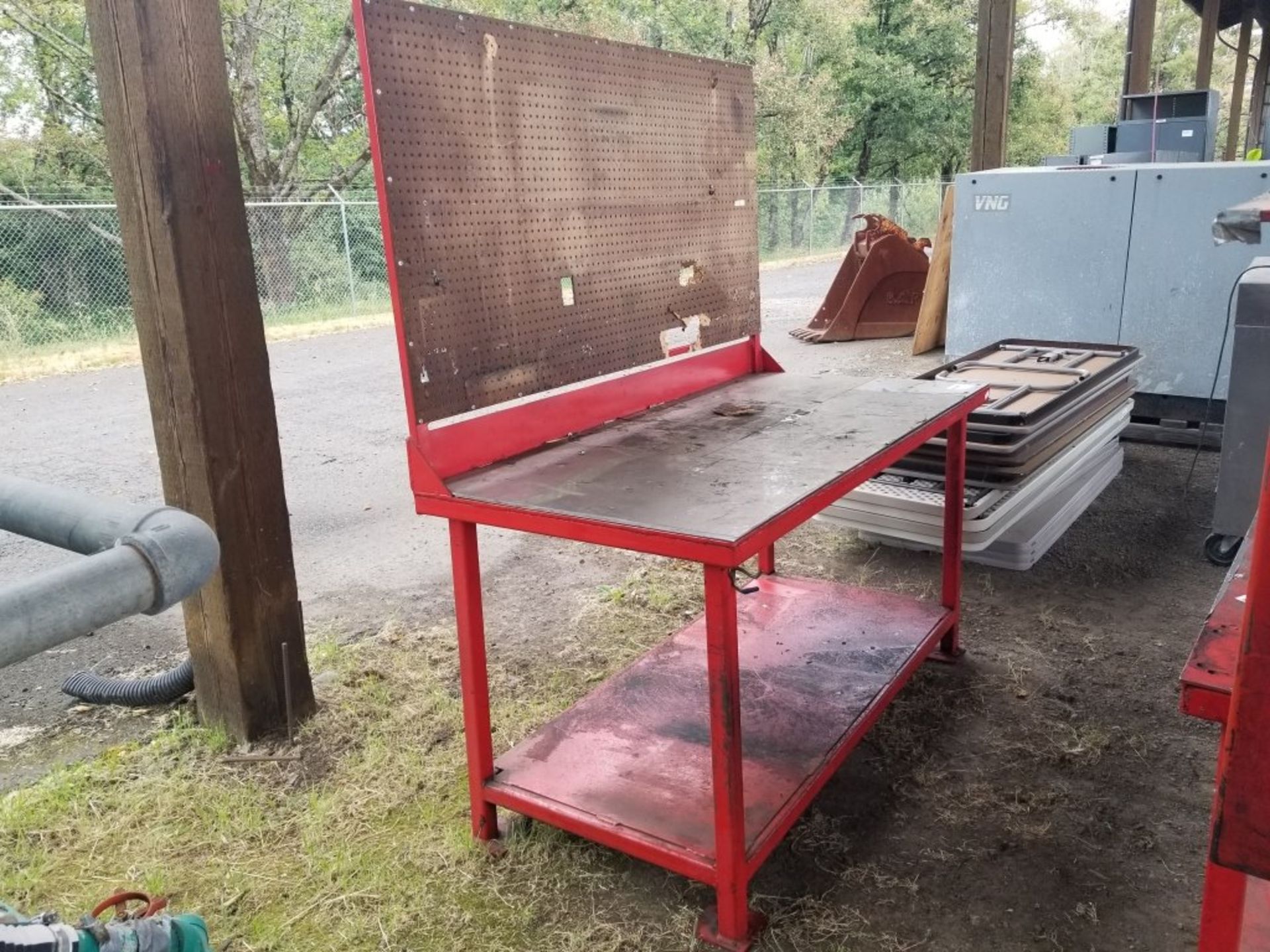 Metal Work Bench - Image 2 of 3