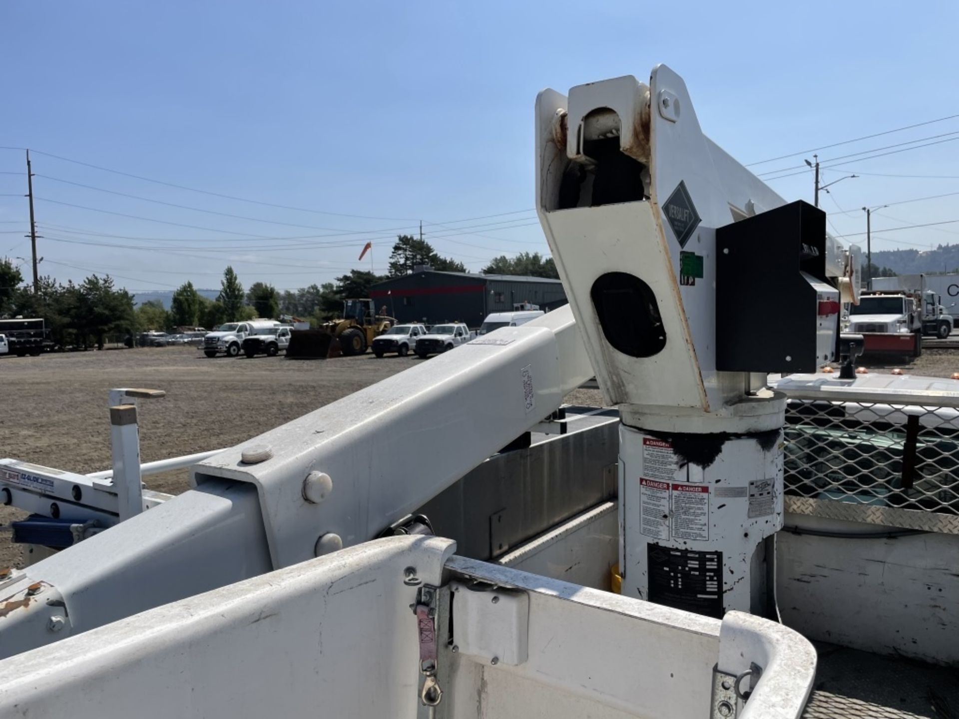 2002 Ford F550 XL SD Crew Cab Bucket Truck - Image 7 of 31