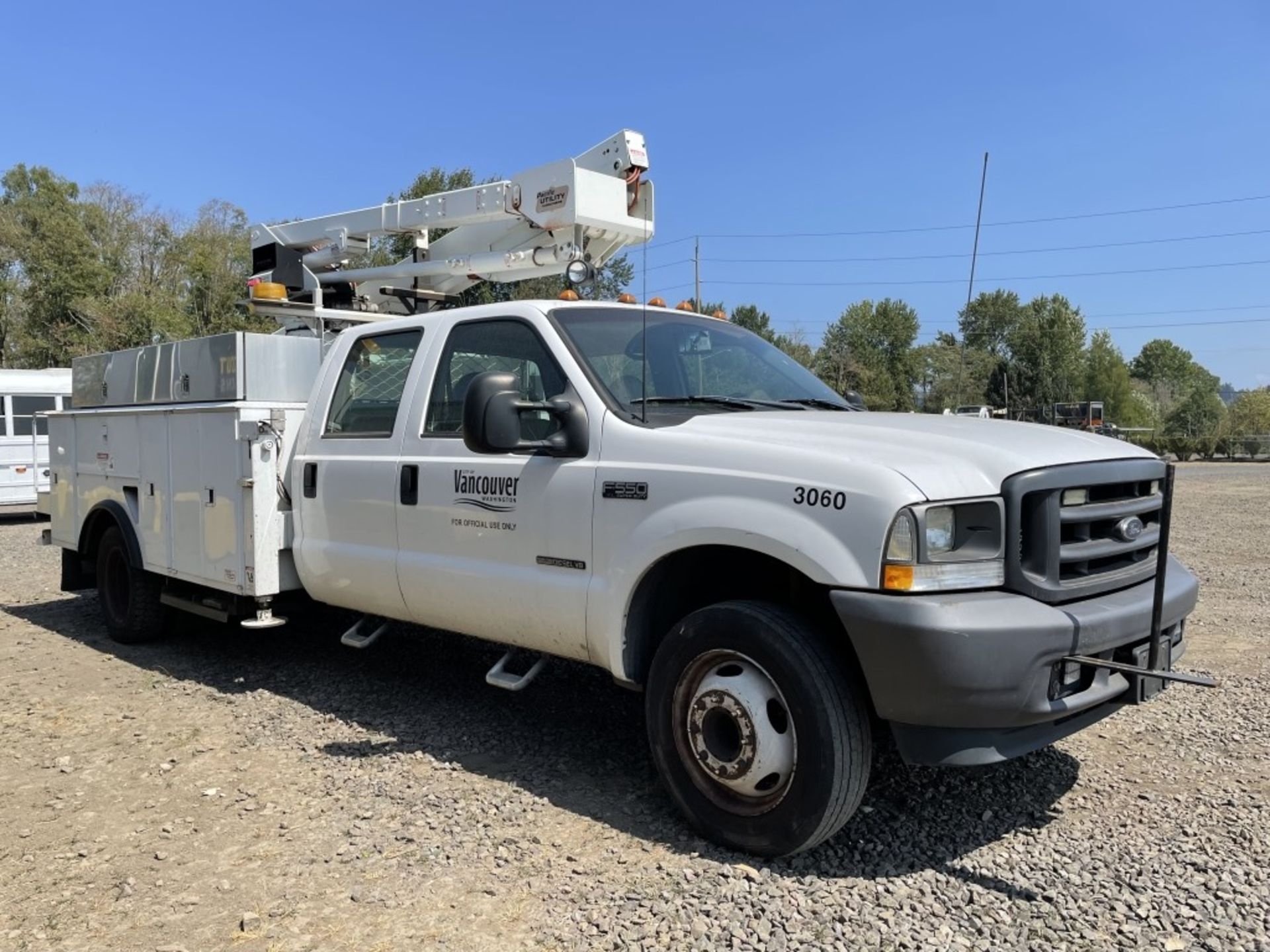 2002 Ford F550 XL SD Crew Cab Bucket Truck - Image 2 of 31