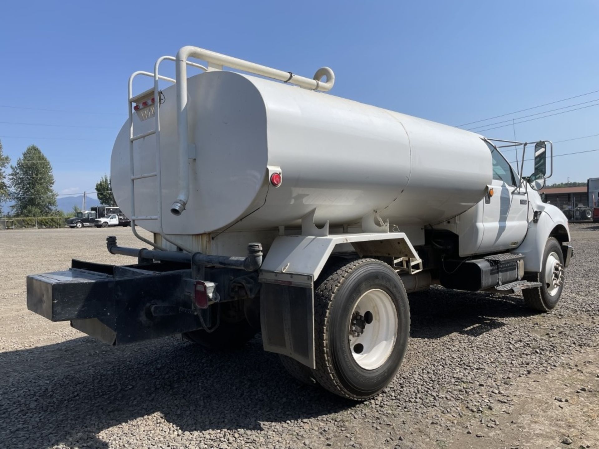 2005 Ford F750 XL SD S/A Water Truck - Image 3 of 22