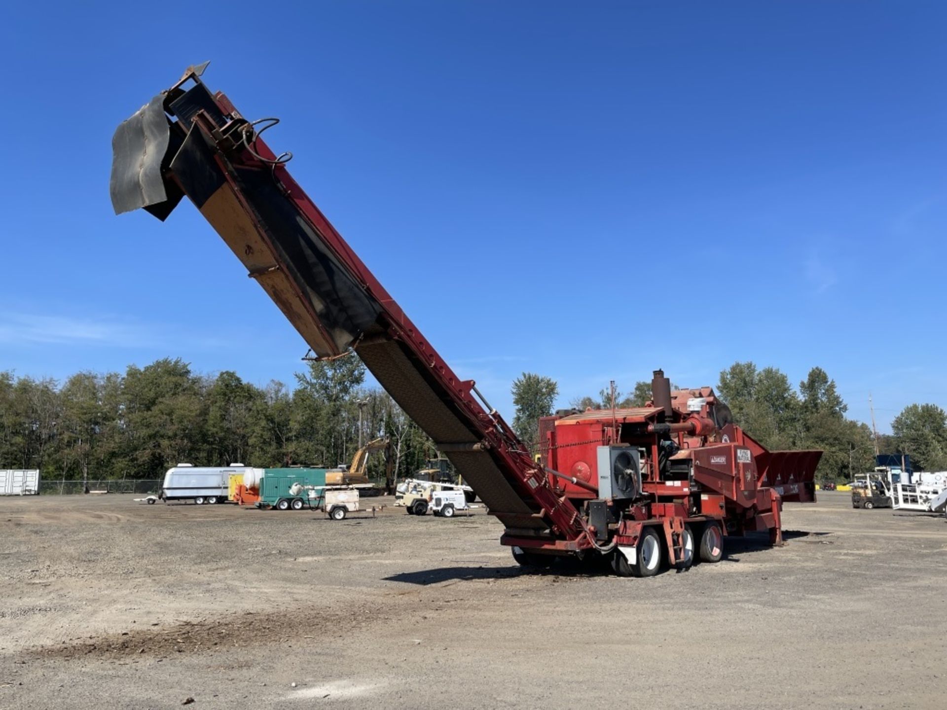 Morbark 5600 Horizontal Grinder - Image 7 of 41