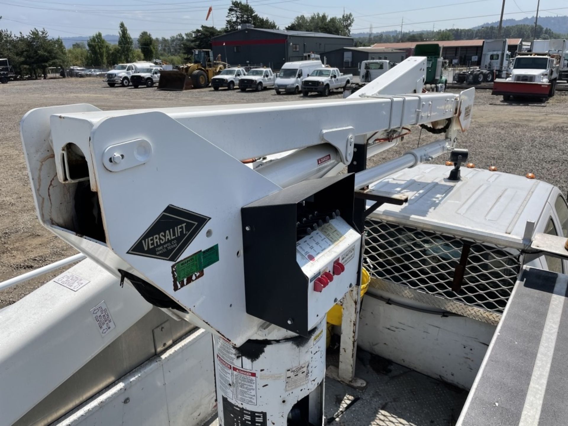 2002 Ford F550 XL SD Crew Cab Bucket Truck - Image 8 of 31