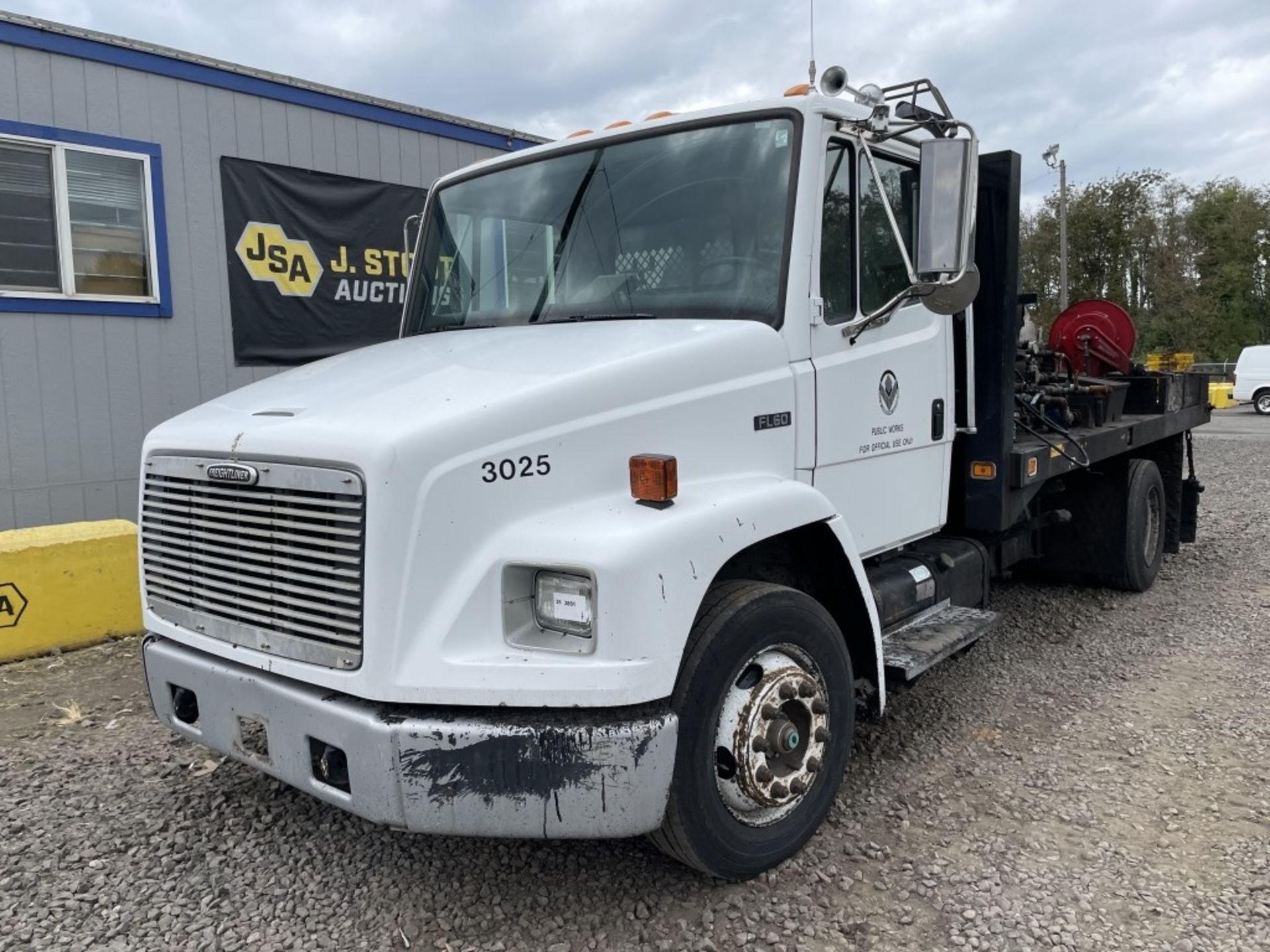 1998 Freightliner FL60 S/A Tack Truck