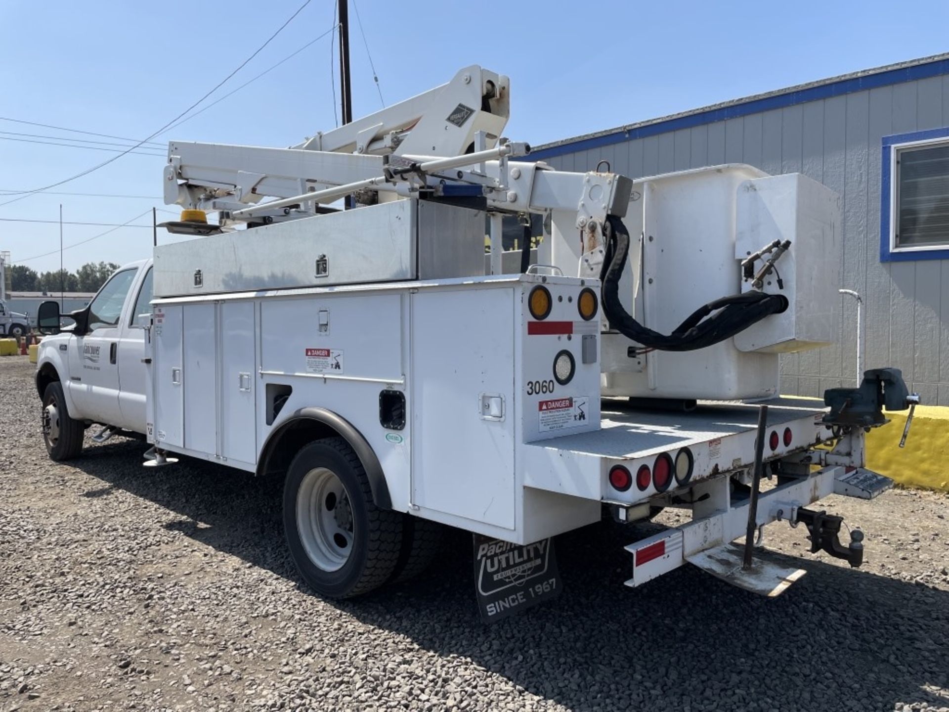 2002 Ford F550 XL SD Crew Cab Bucket Truck - Image 4 of 31