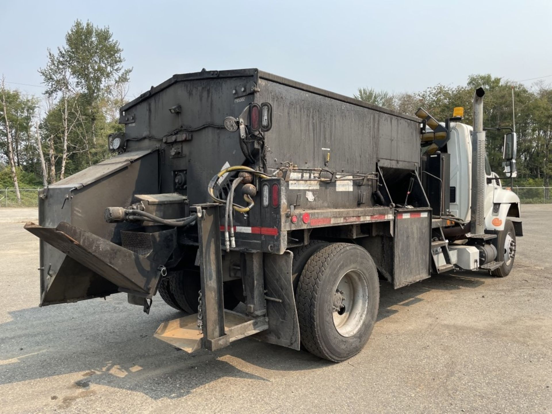 2009 International 7500 Asphalt Patch Truck - Image 3 of 29