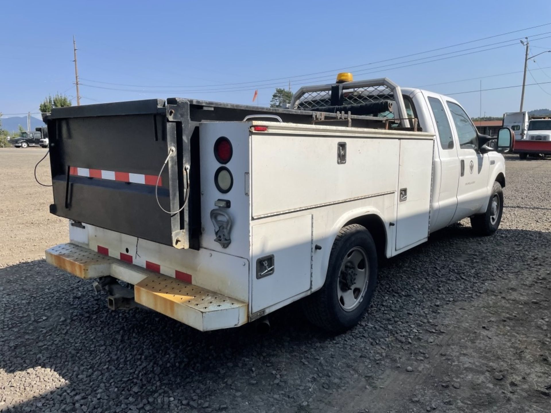 2006 Ford F250 XL SD Extra Cab Utility Truck - Image 3 of 24