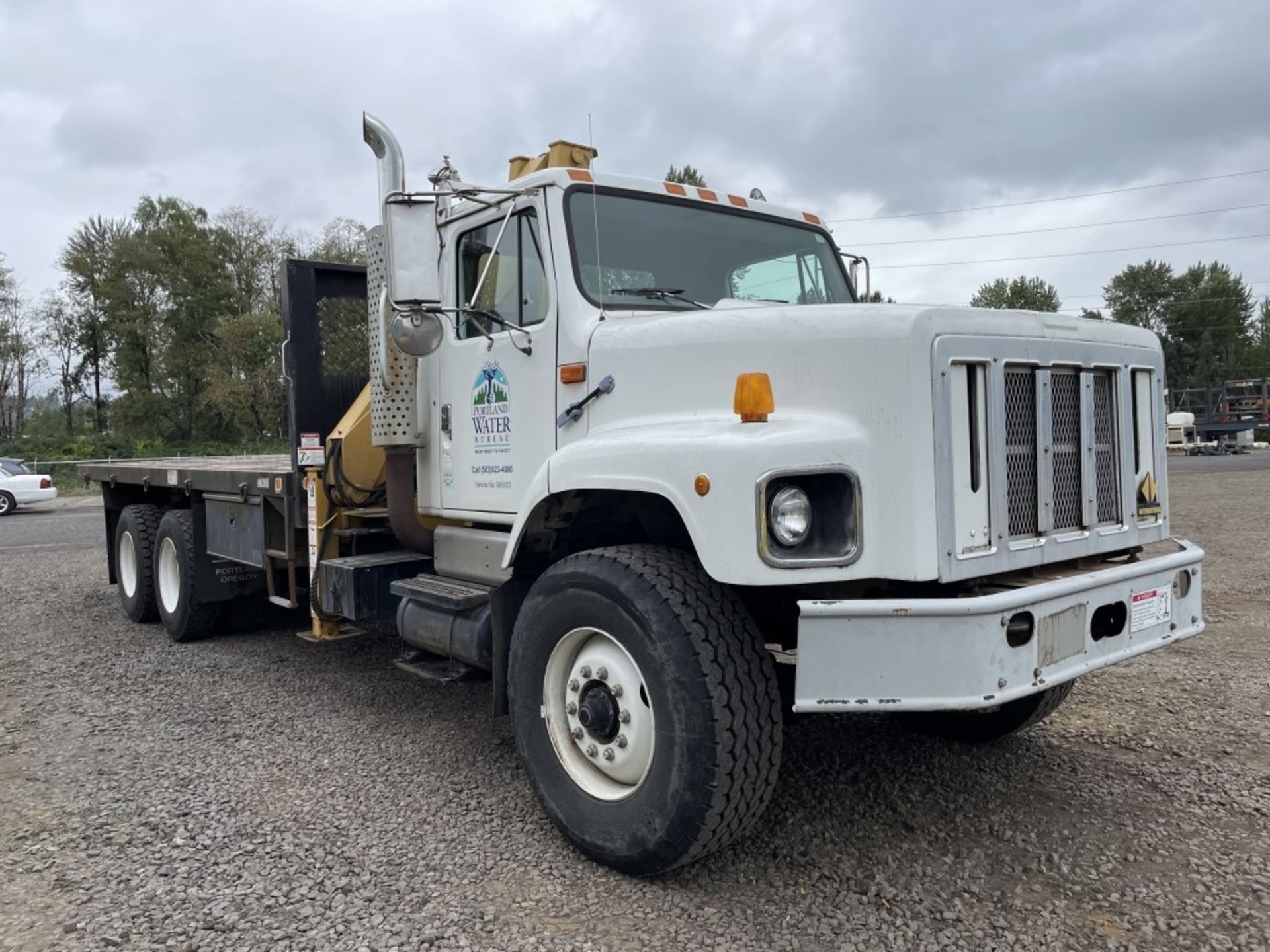 1999 International 2674 T/A Flatbed Truck - Image 2 of 29